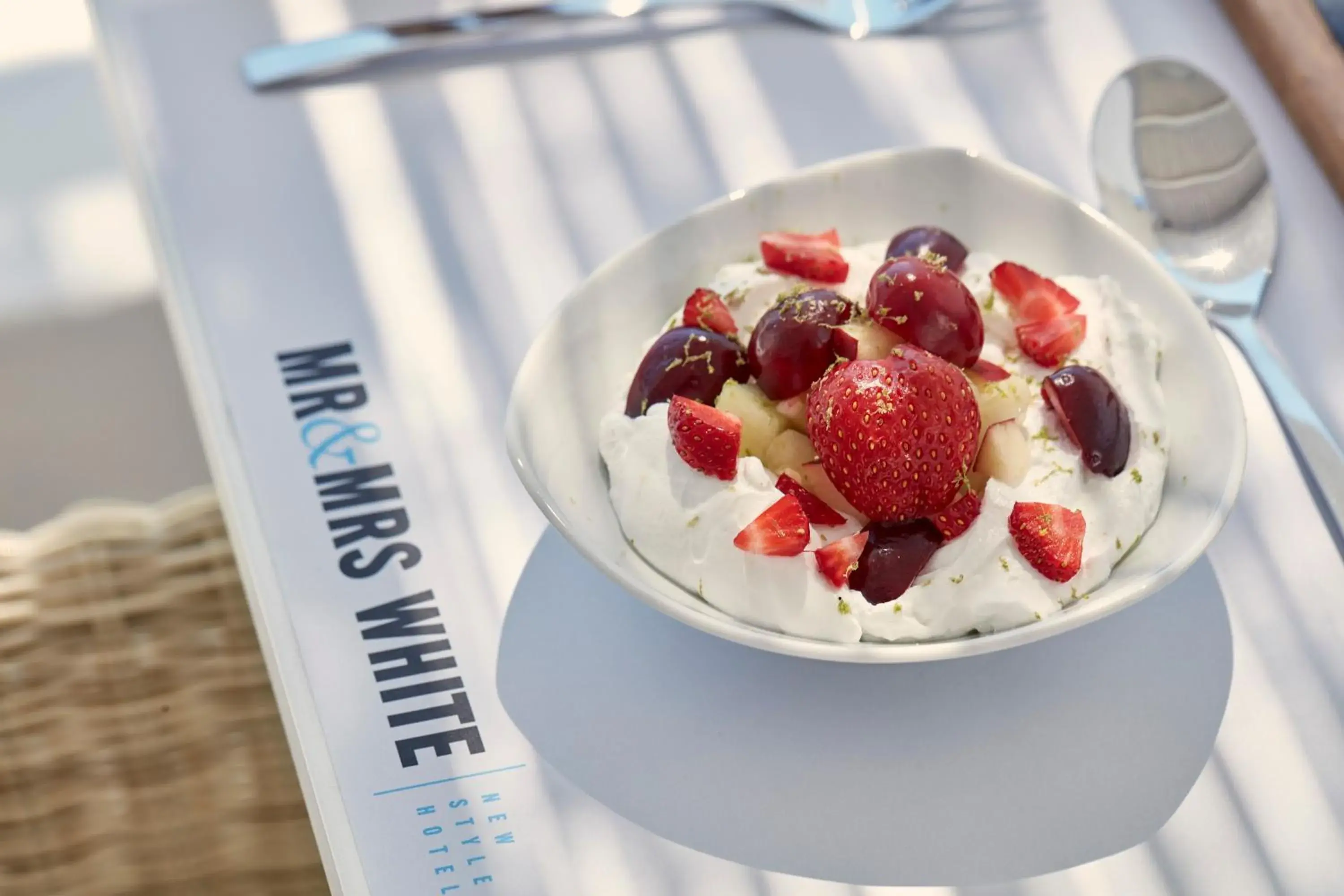 Restaurant/places to eat in Mr and Mrs White Paros Restaurant/places to eat in Mr and Mrs White Paros