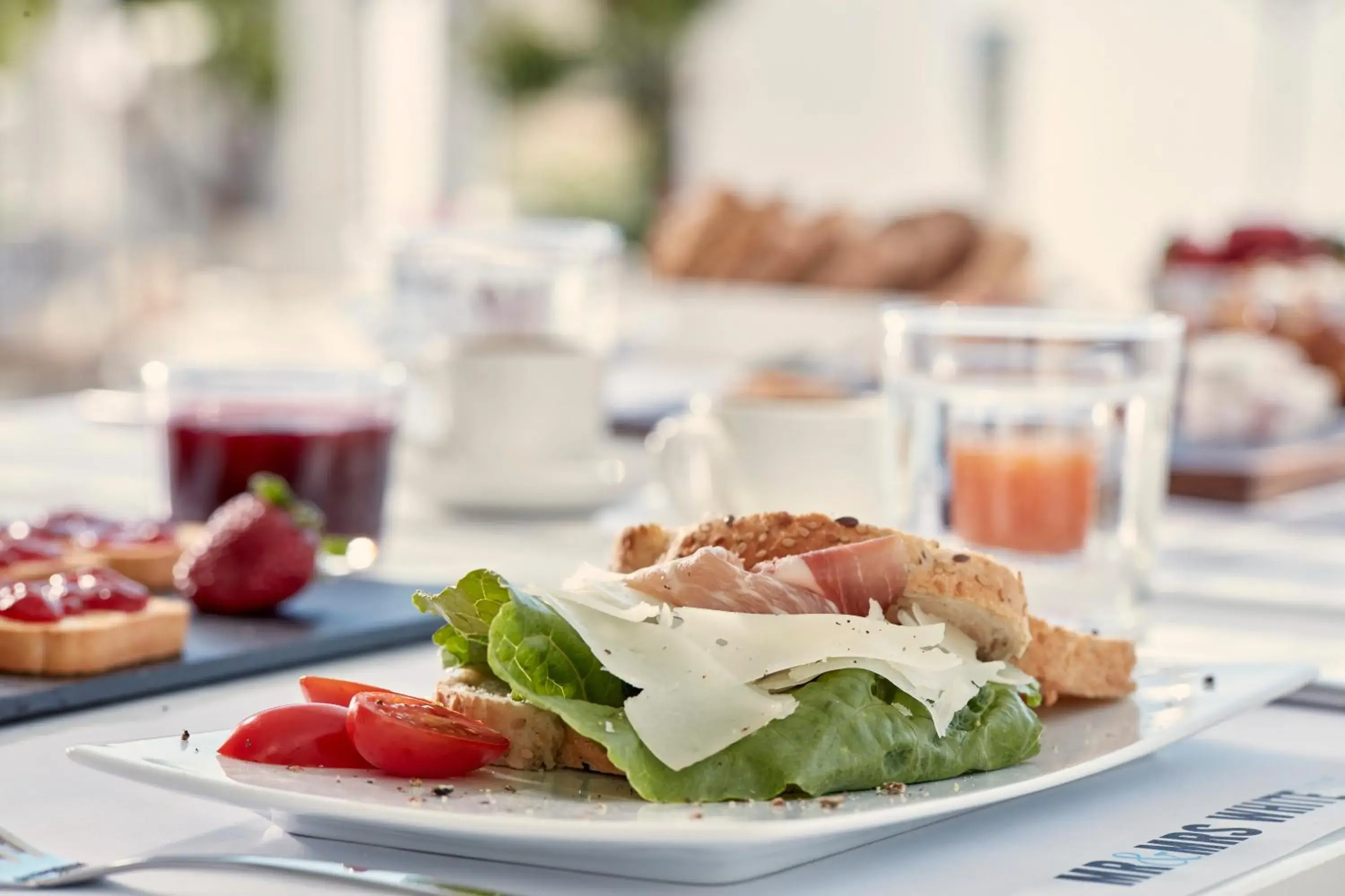 Restaurant/places to eat in Mr and Mrs White Paros Restaurant/places to eat in Mr and Mrs White Paros