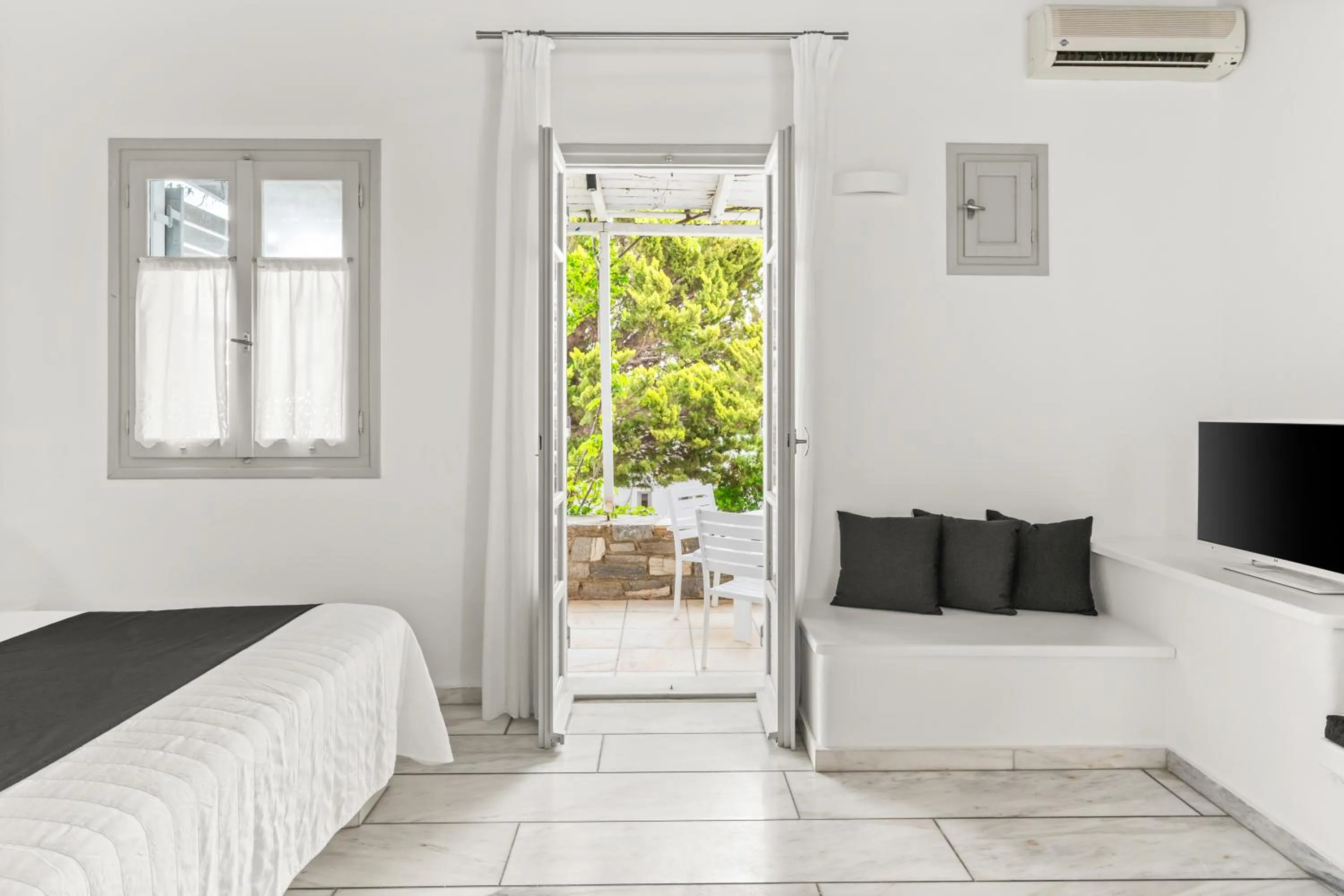 Bedroom, Bed in Mr and Mrs White Paros
