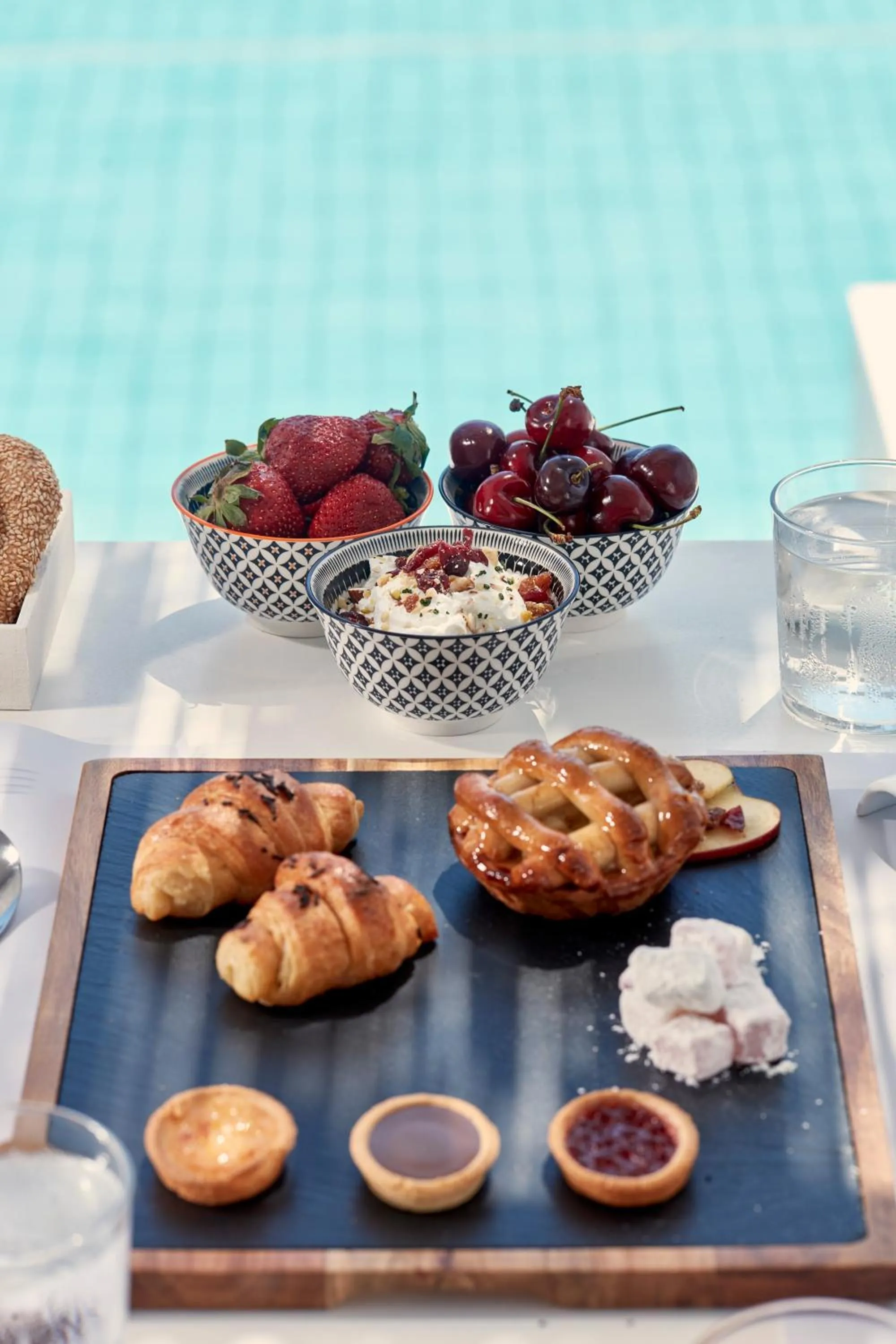 Restaurant/places to eat in Mr and Mrs White Paros