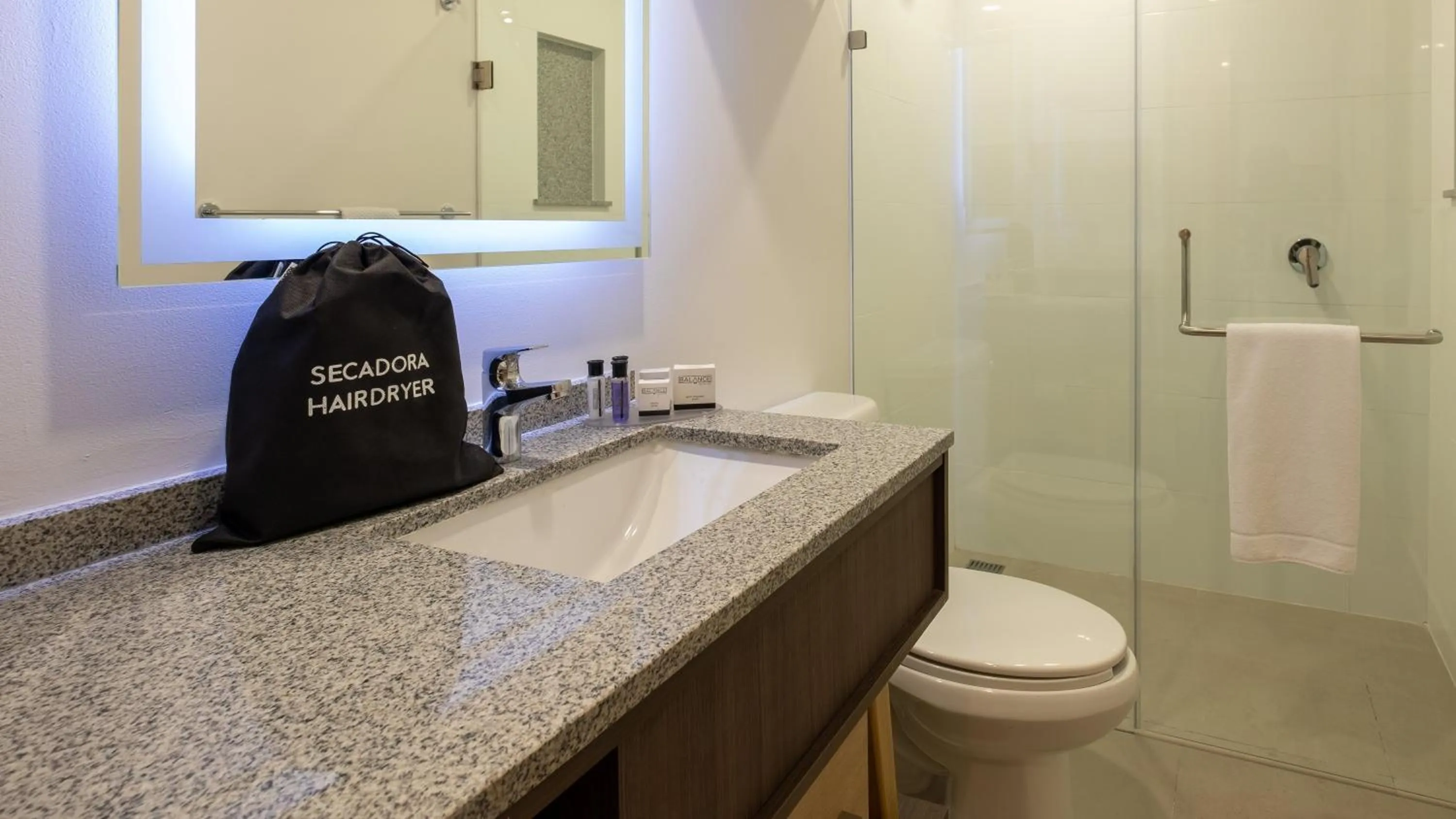 Shower in Staybridge Suites - Villahermosa Tabasco by IHG
