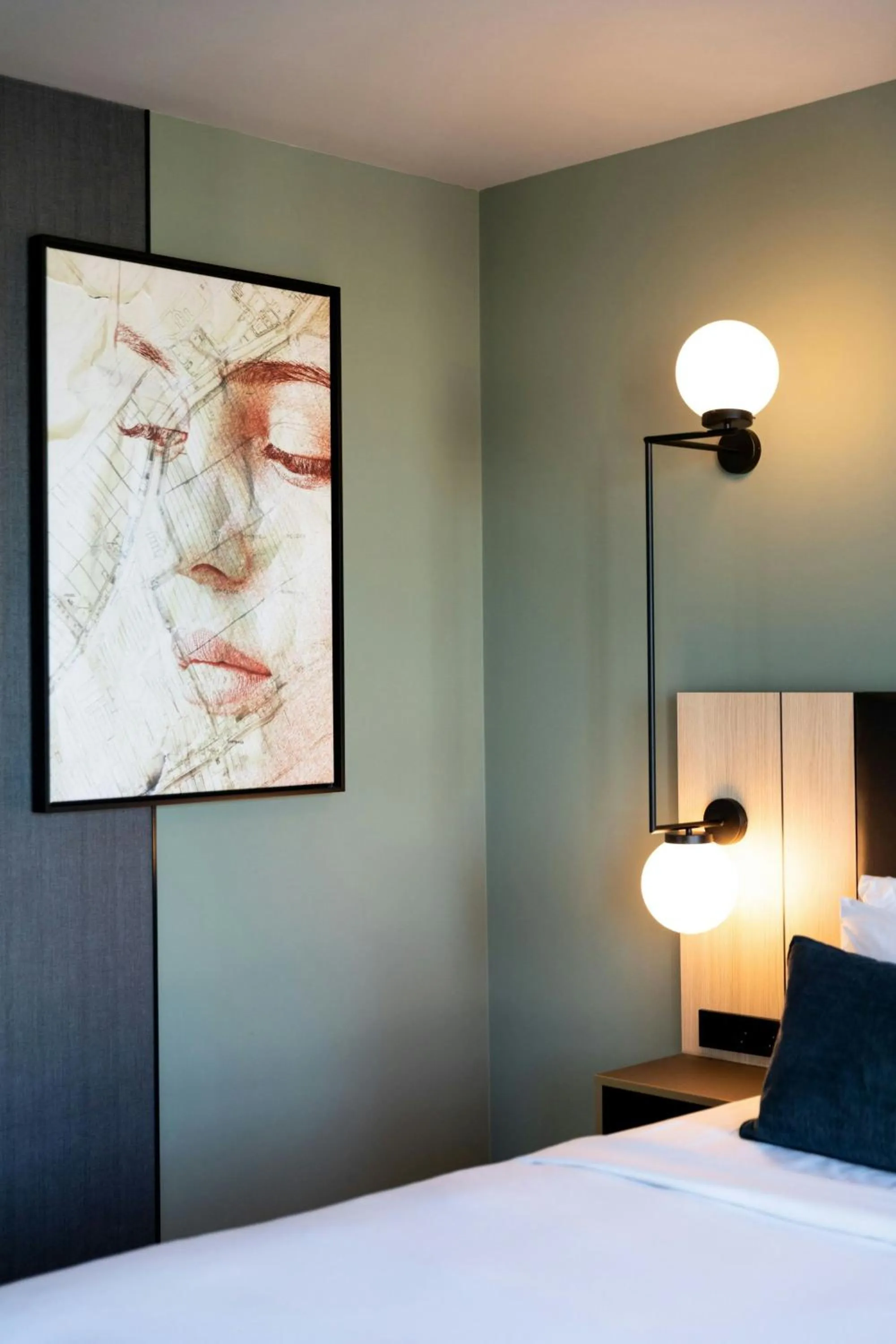 Photo of the whole room, Bed in Renaissance Amsterdam Schiphol Airport Hotel