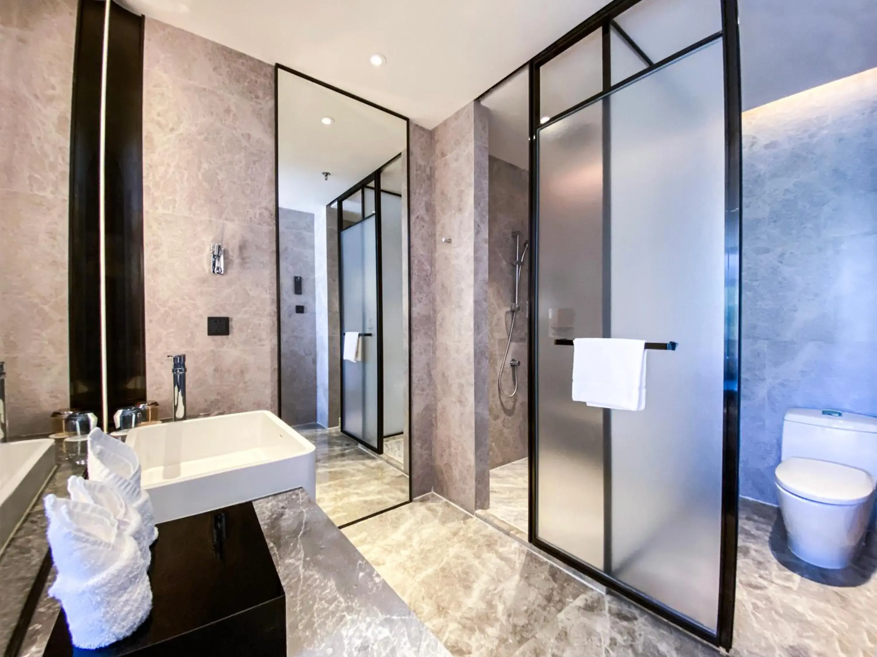 Bathroom in Courtyard by Marriott Shenzhen Northwest