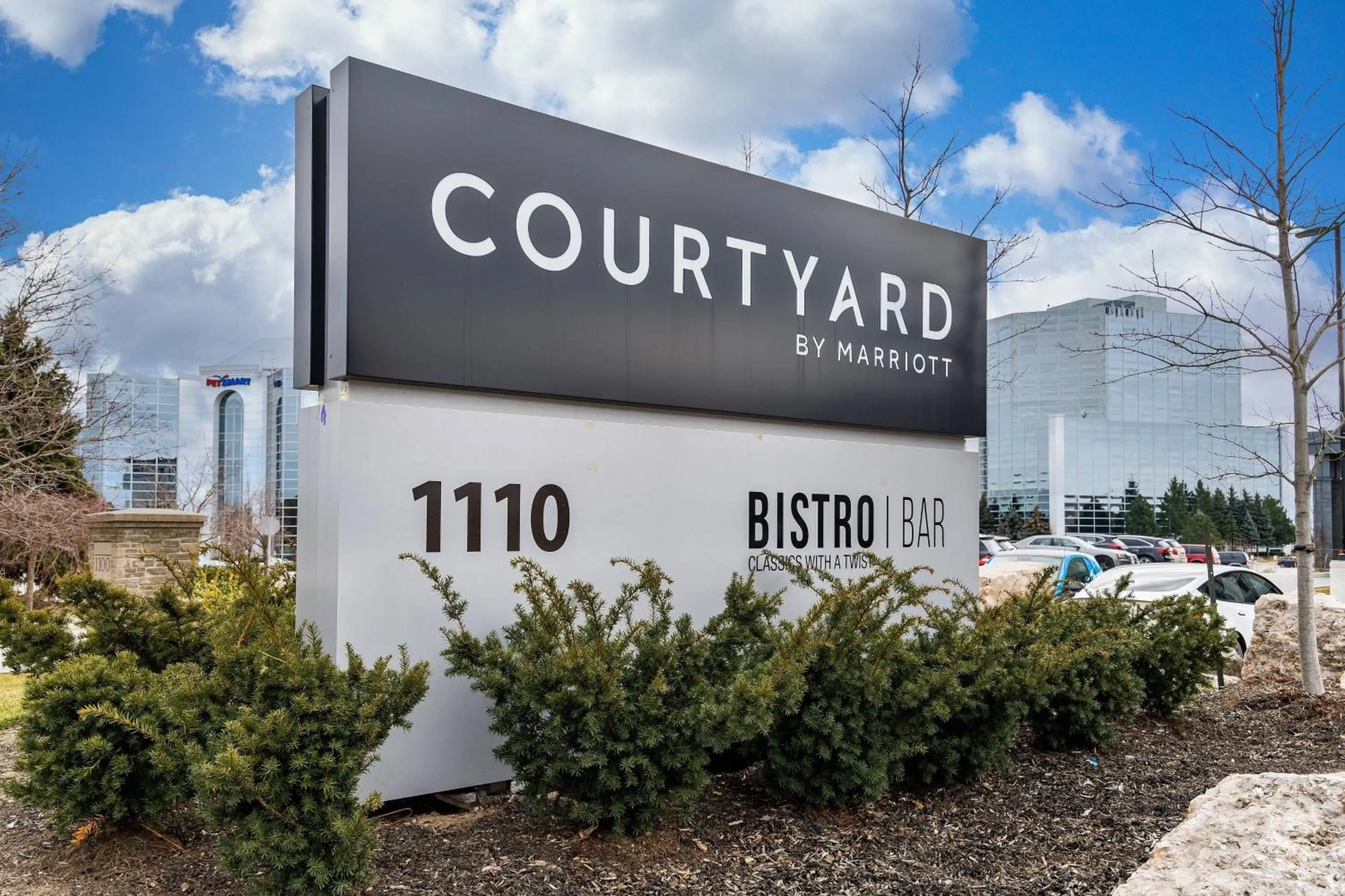 Property building in Courtyard by Marriott Burlington-Oakville