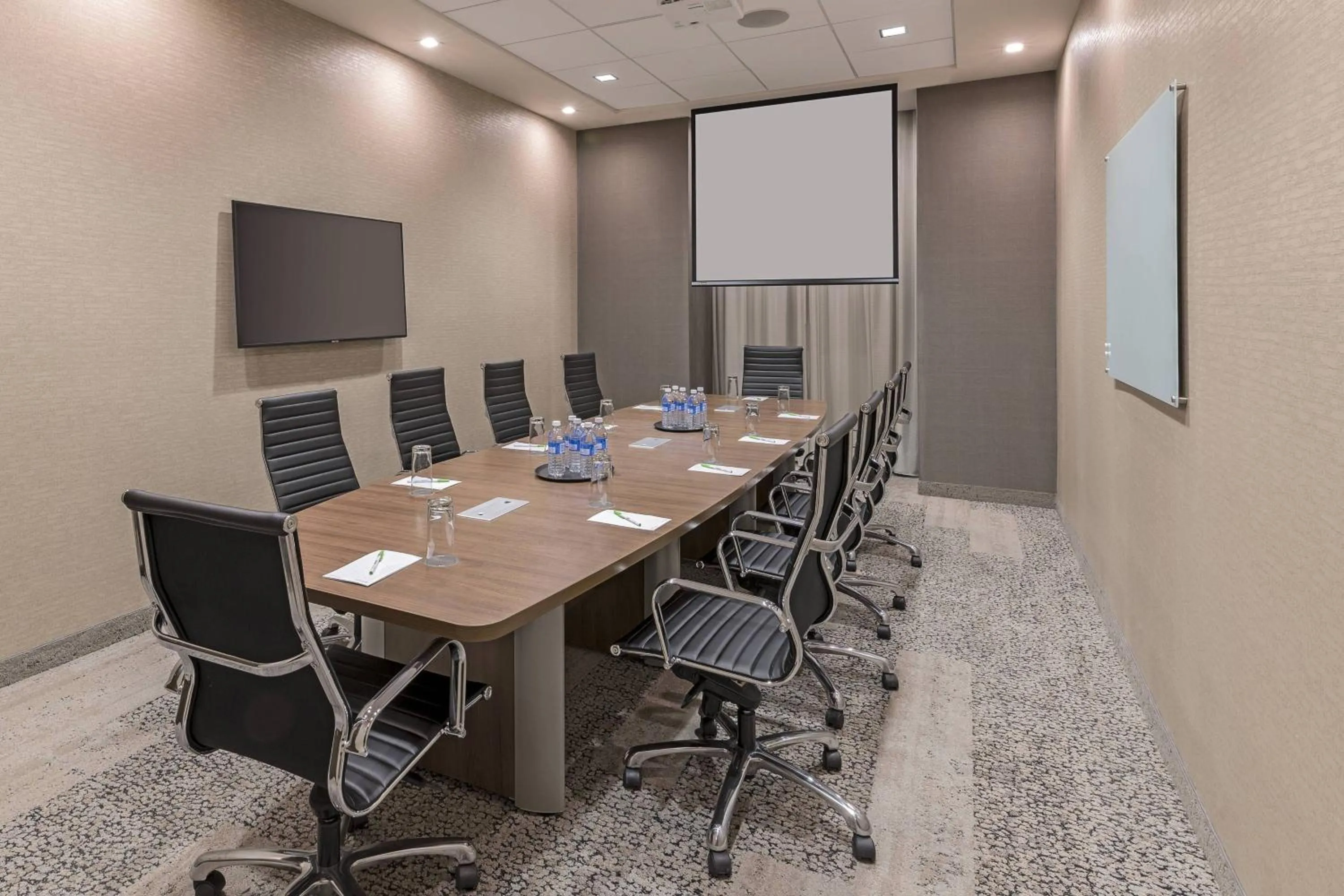 Meeting/conference room in Courtyard by Marriott Burlington-Oakville