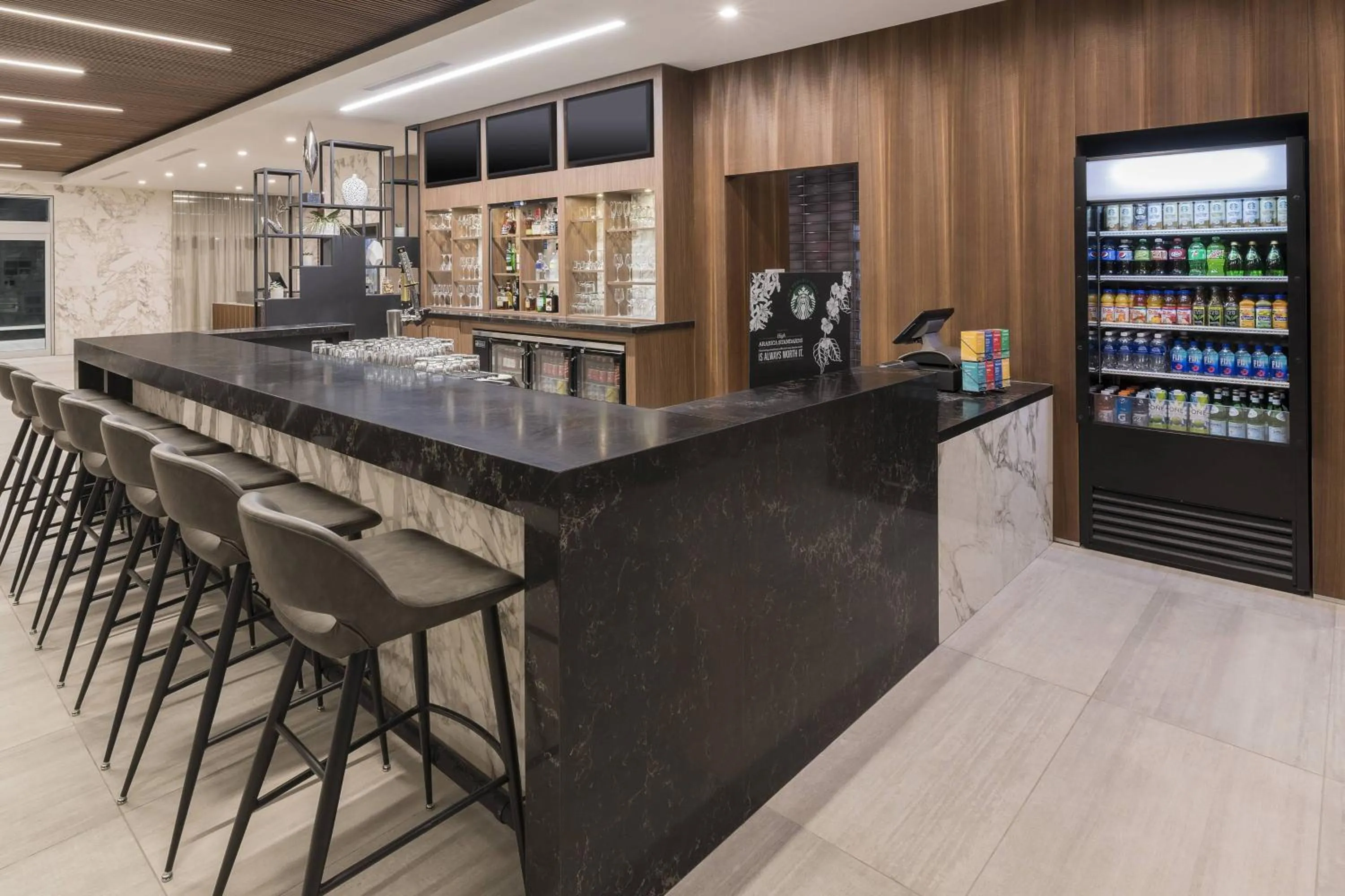 Lounge or bar in Courtyard by Marriott Burlington-Oakville