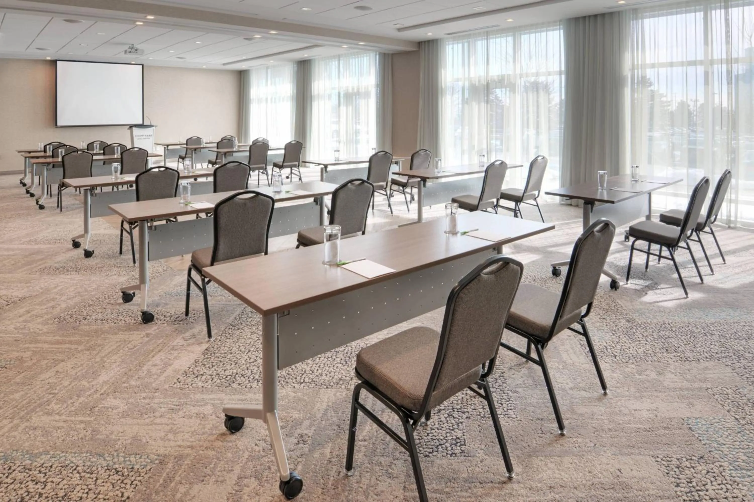 Meeting/conference room in Courtyard by Marriott Burlington-Oakville