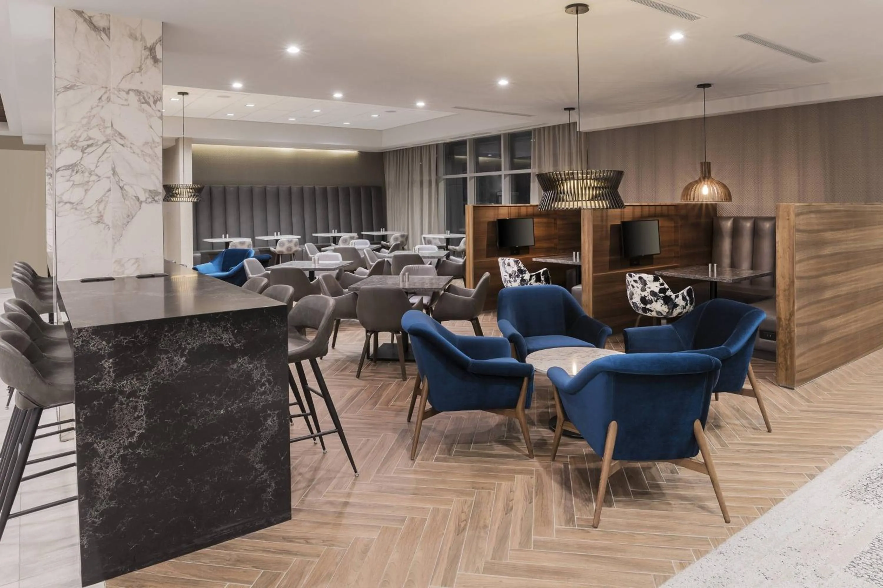 Lounge or bar in Courtyard by Marriott Burlington-Oakville