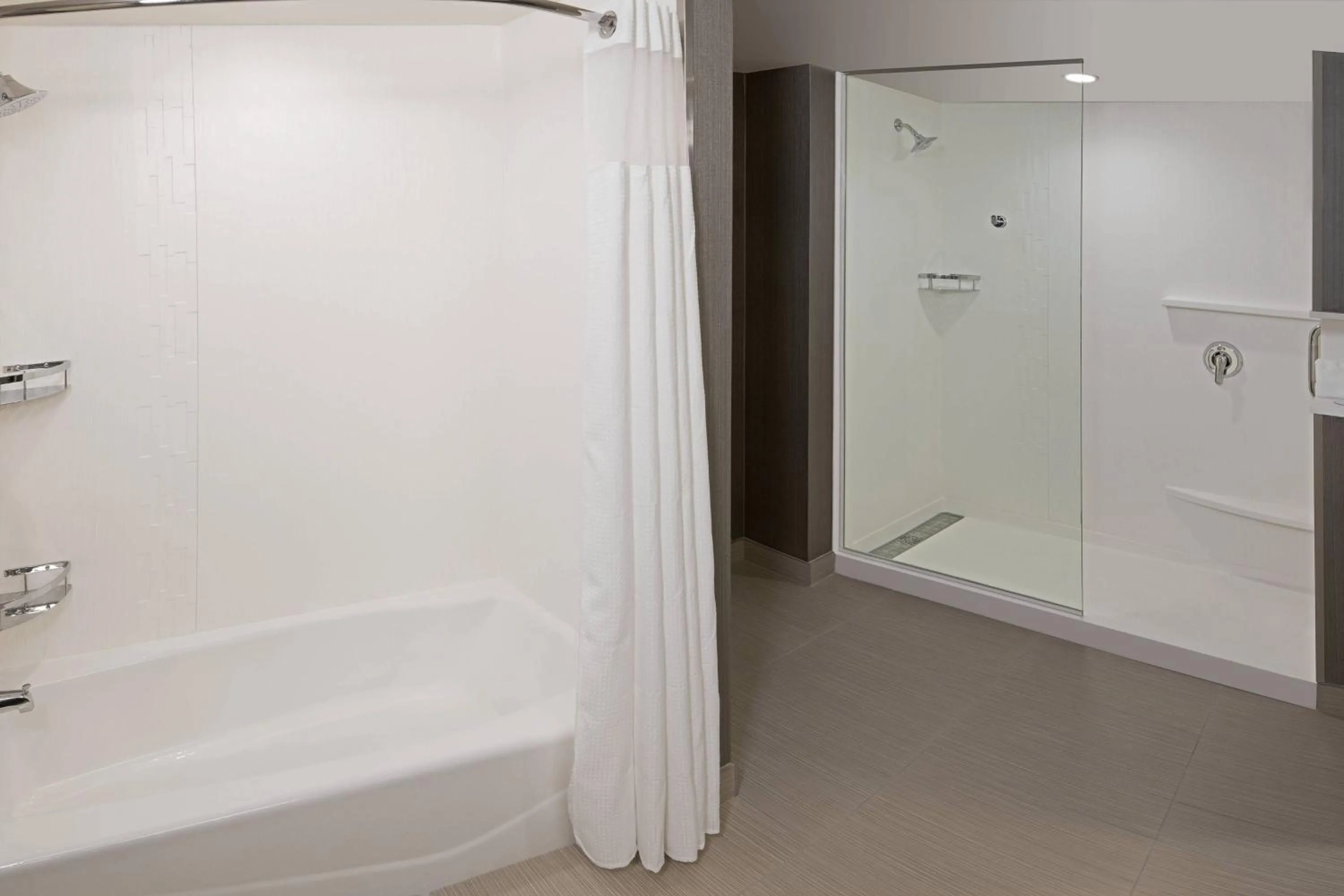 Bathroom in Courtyard by Marriott Burlington-Oakville
