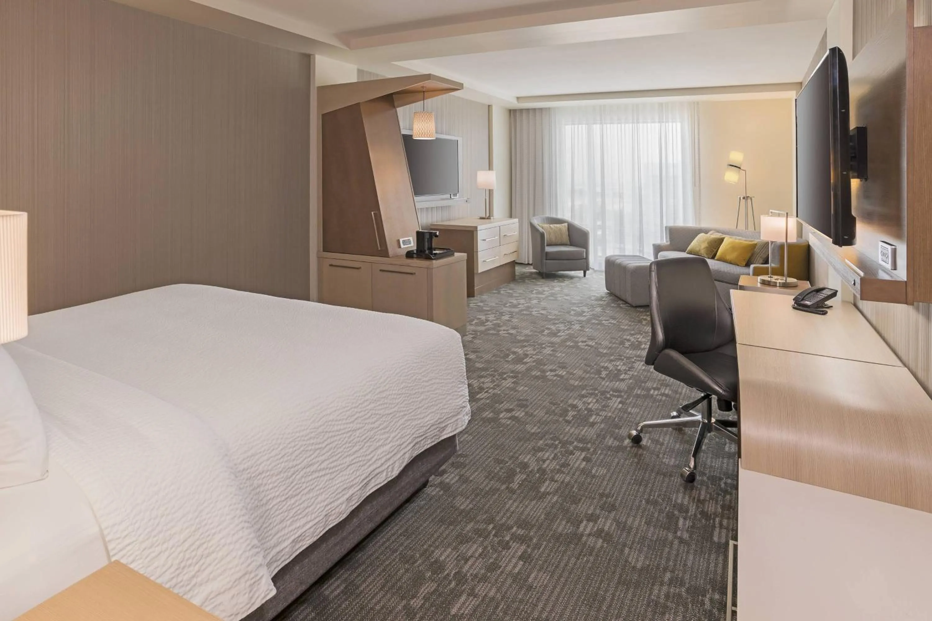 Bedroom, Bed in Courtyard by Marriott Burlington-Oakville