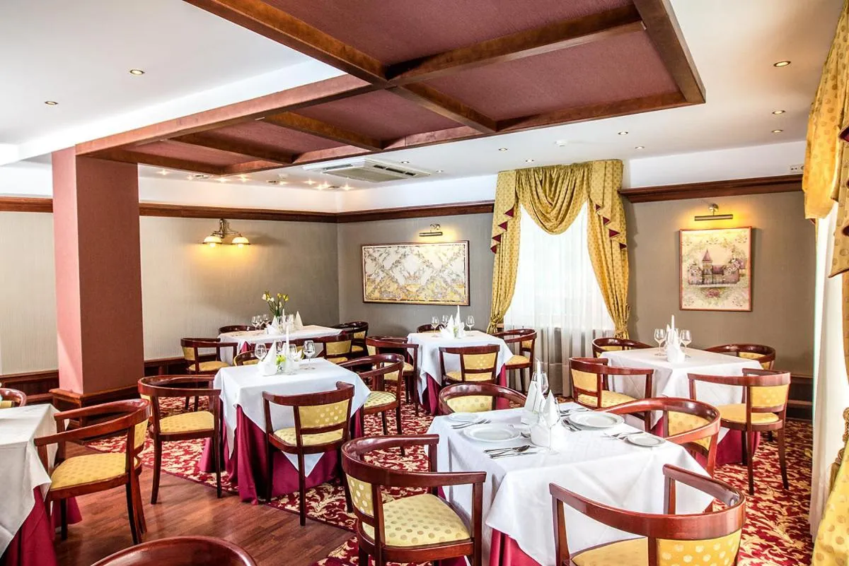 Restaurant/places to eat in Hotel Violeta