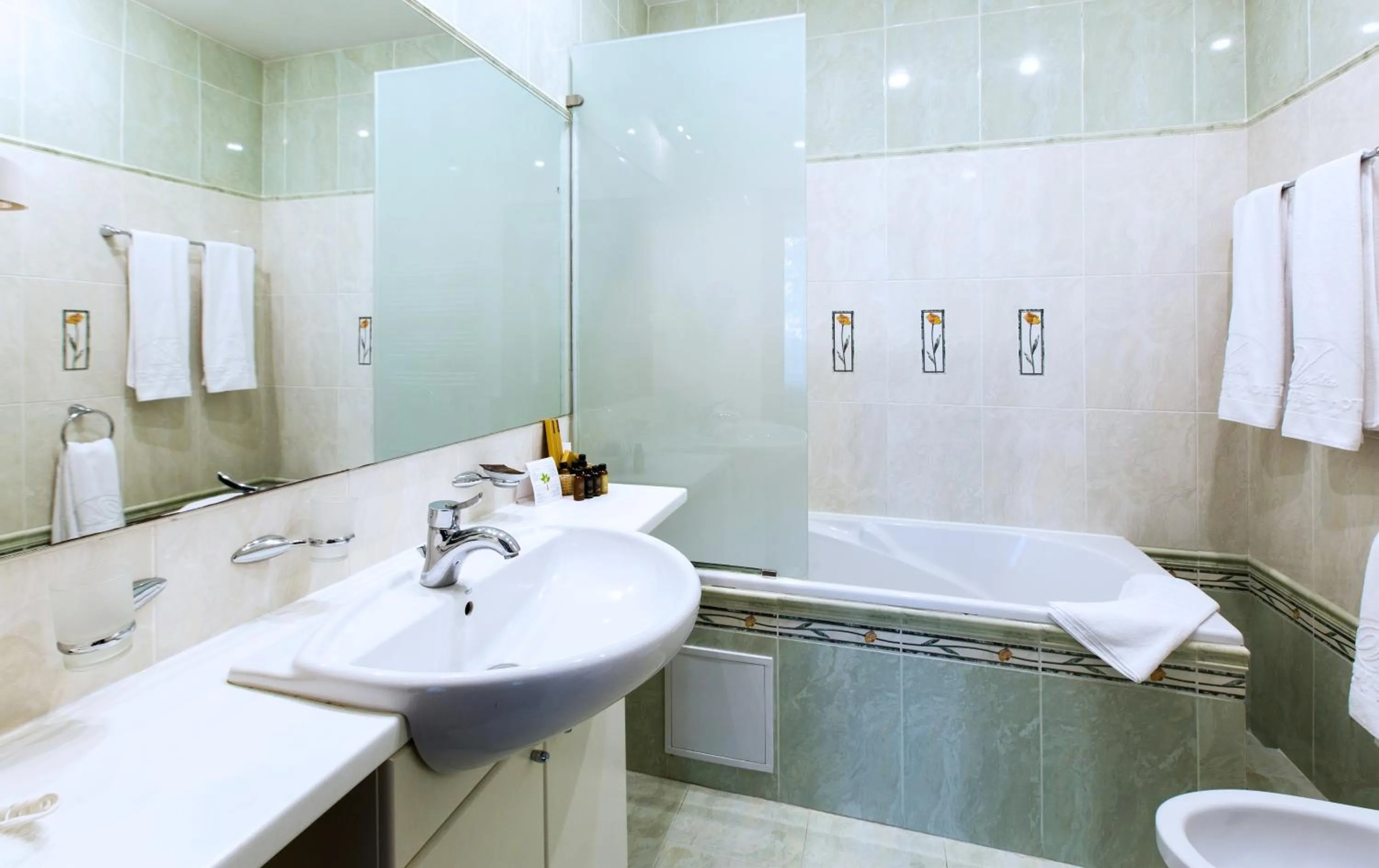 Bathroom in Hotel Violeta