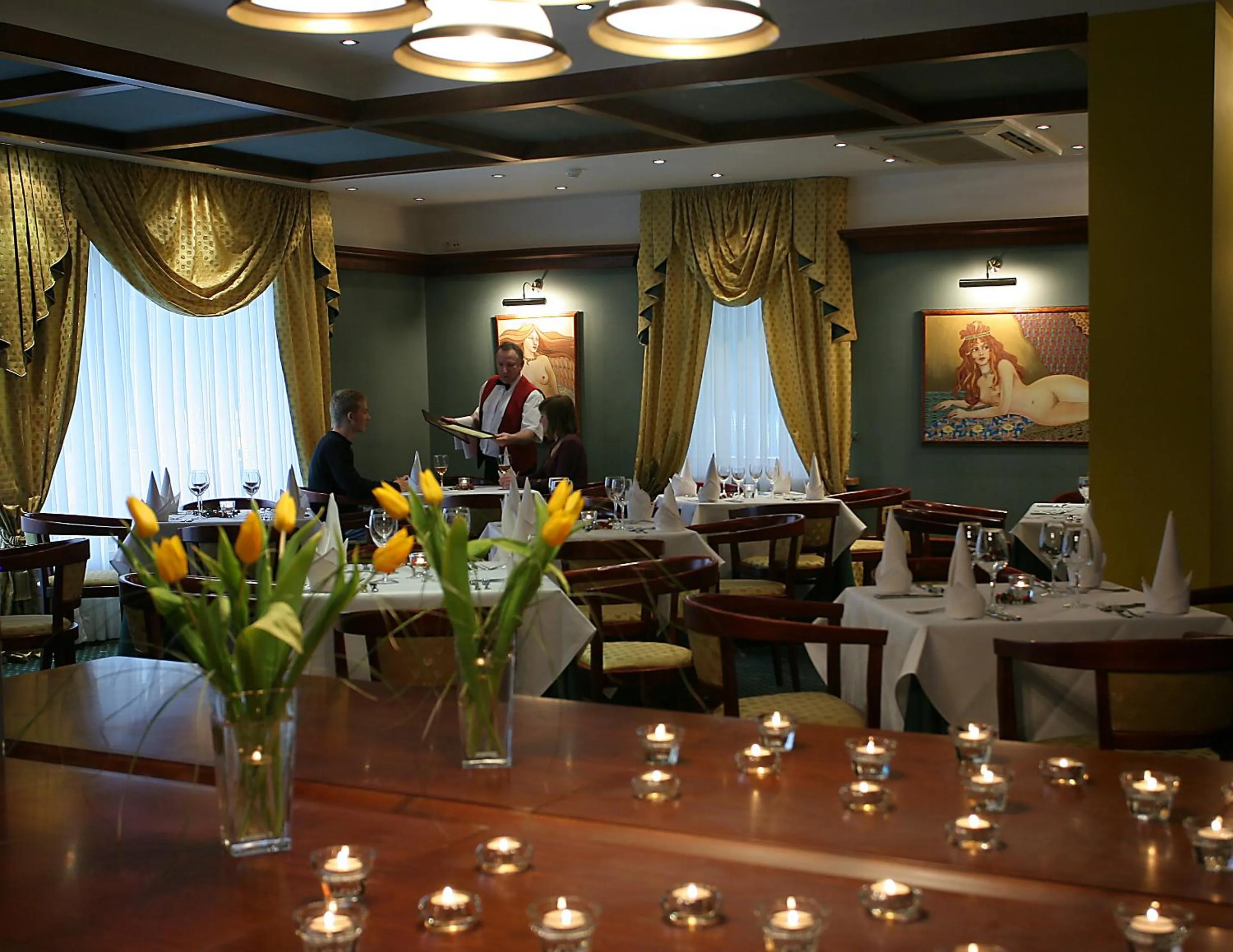 Restaurant/places to eat in Hotel Violeta