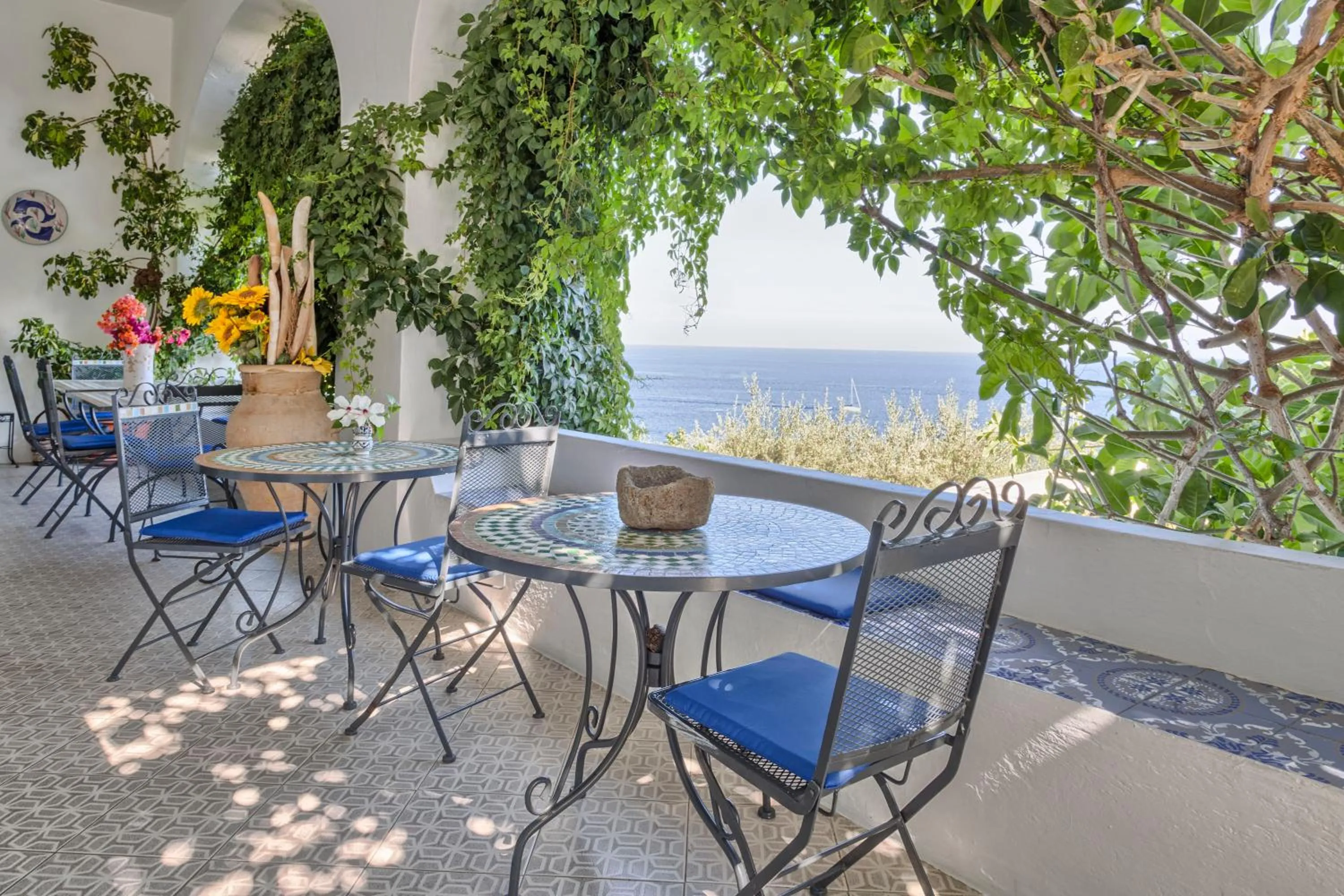 Patio in Hotel Girasole