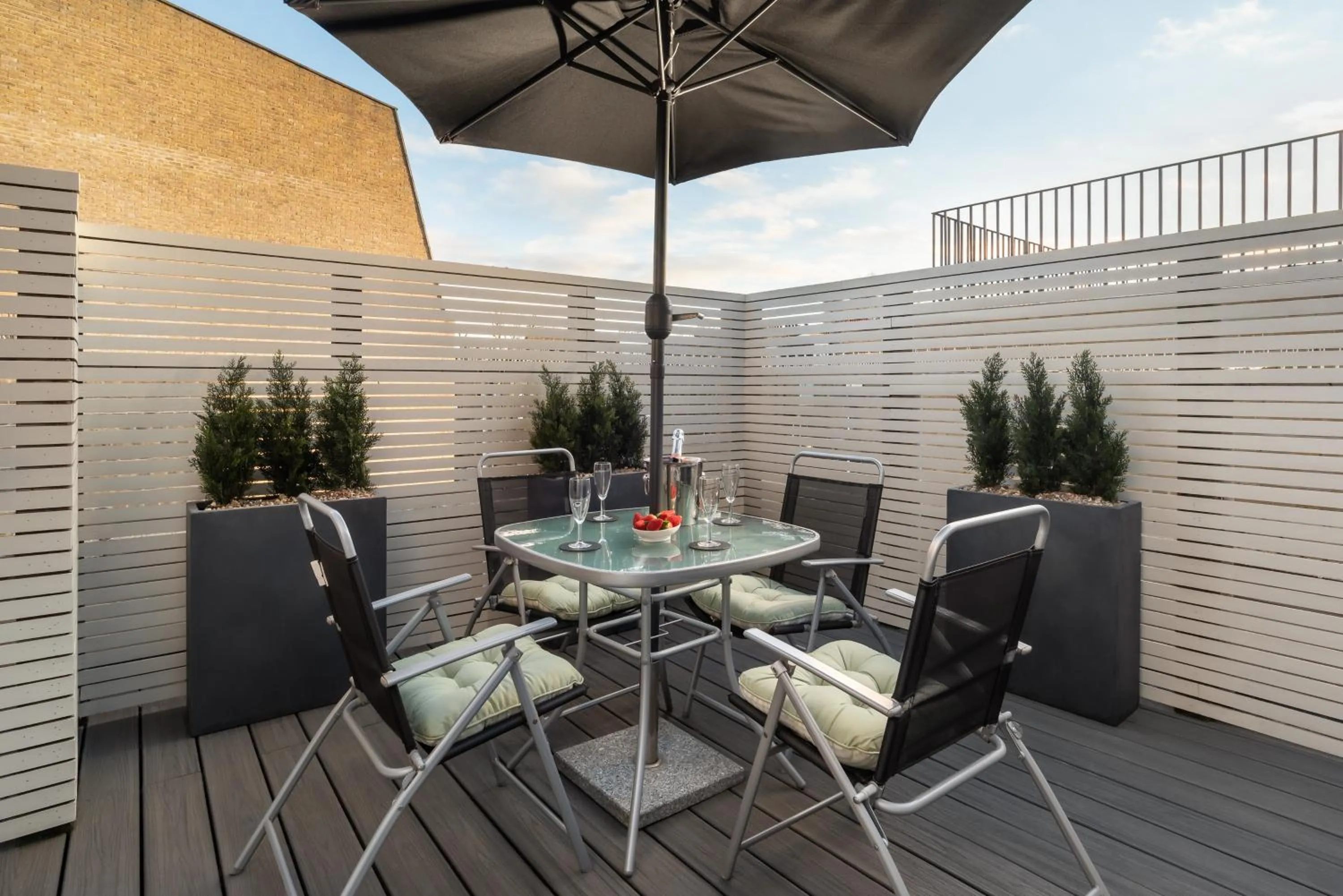 Balcony/Terrace in Nevern Place by Supercity Aparthotels