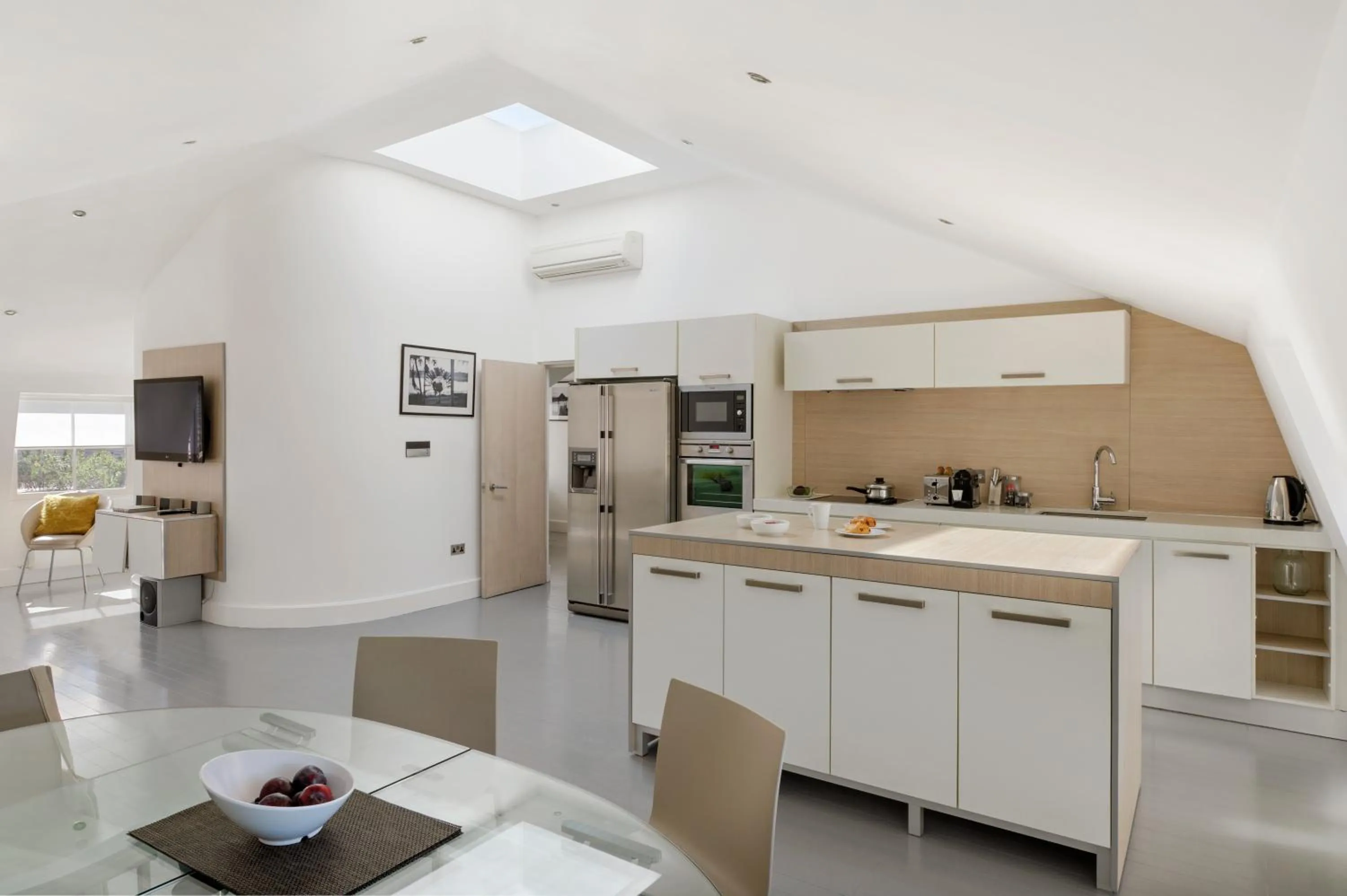 Kitchen or kitchenette in Nevern Place by Supercity Aparthotels