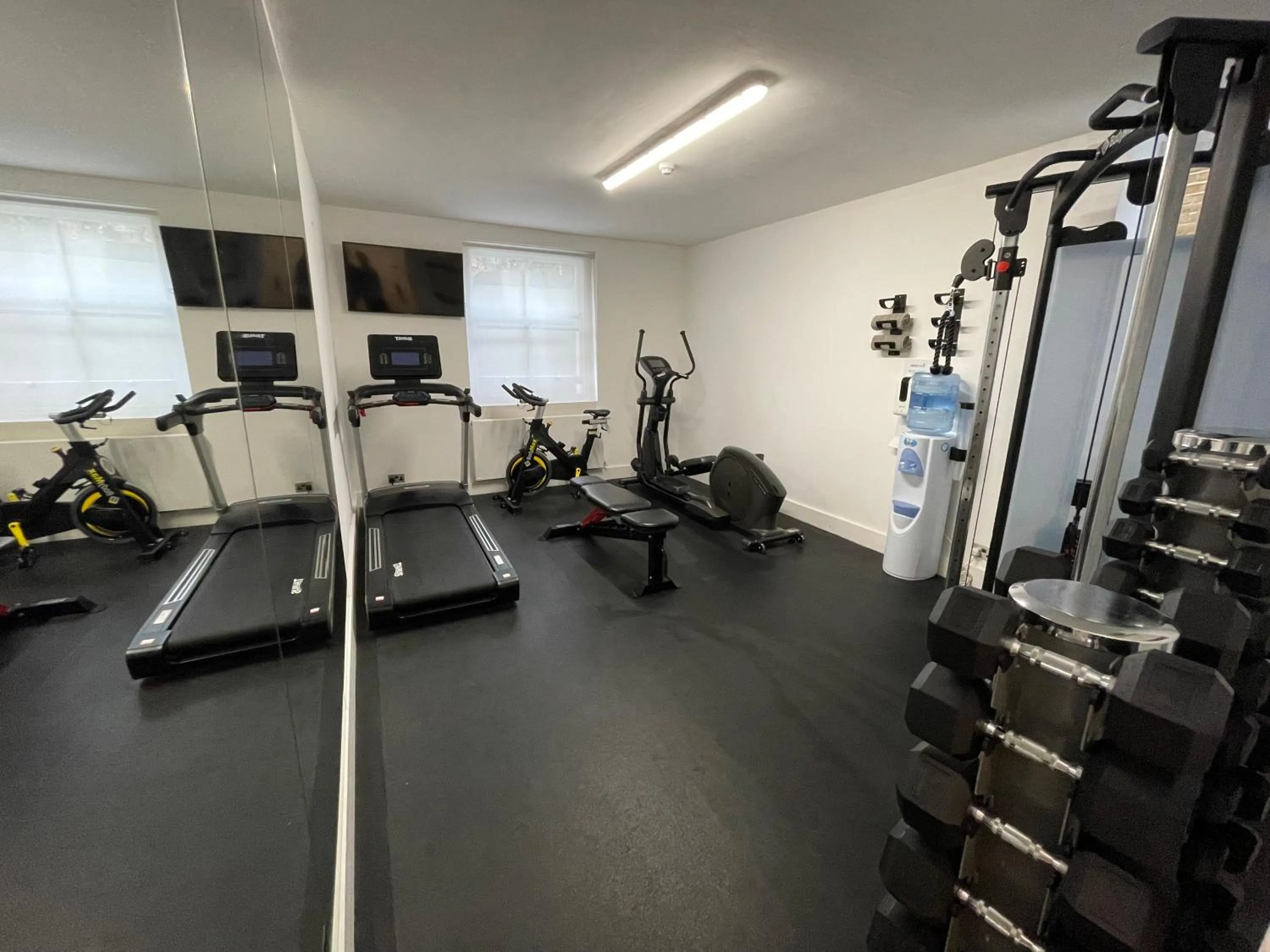 Fitness centre/facilities in Nevern Place by Supercity Aparthotels