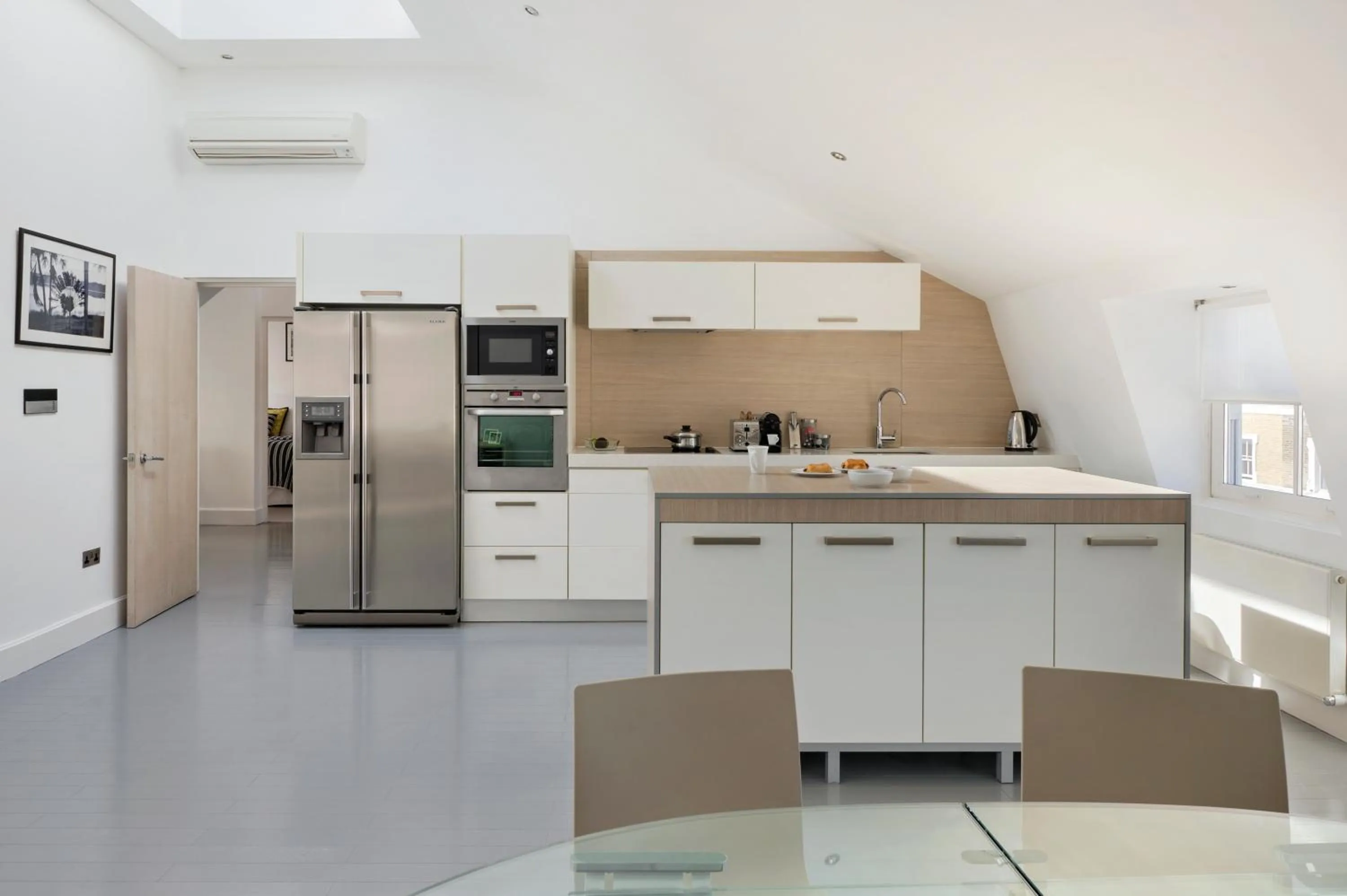 Kitchen or kitchenette in Nevern Place by Supercity Aparthotels