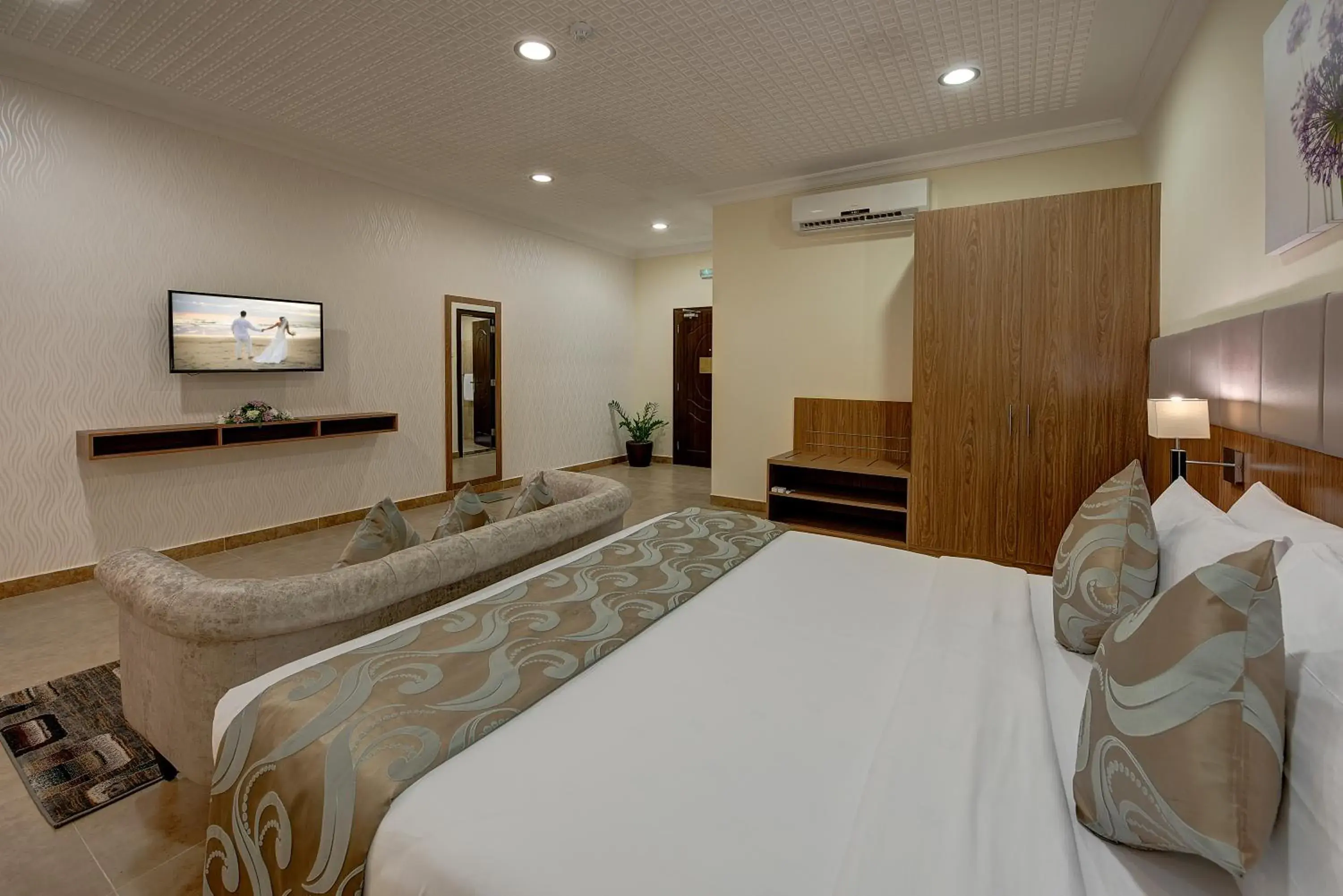 Photo of the whole room, Bed in Western Hotel - Ghayathi Photo of the whole room, Bed in Western Hotel - Ghayathi