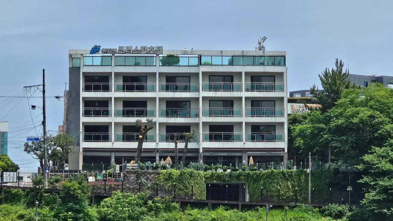 Property building in Cheonjiyeon Crystal Hotel Property building in Cheonjiyeon Crystal Hotel