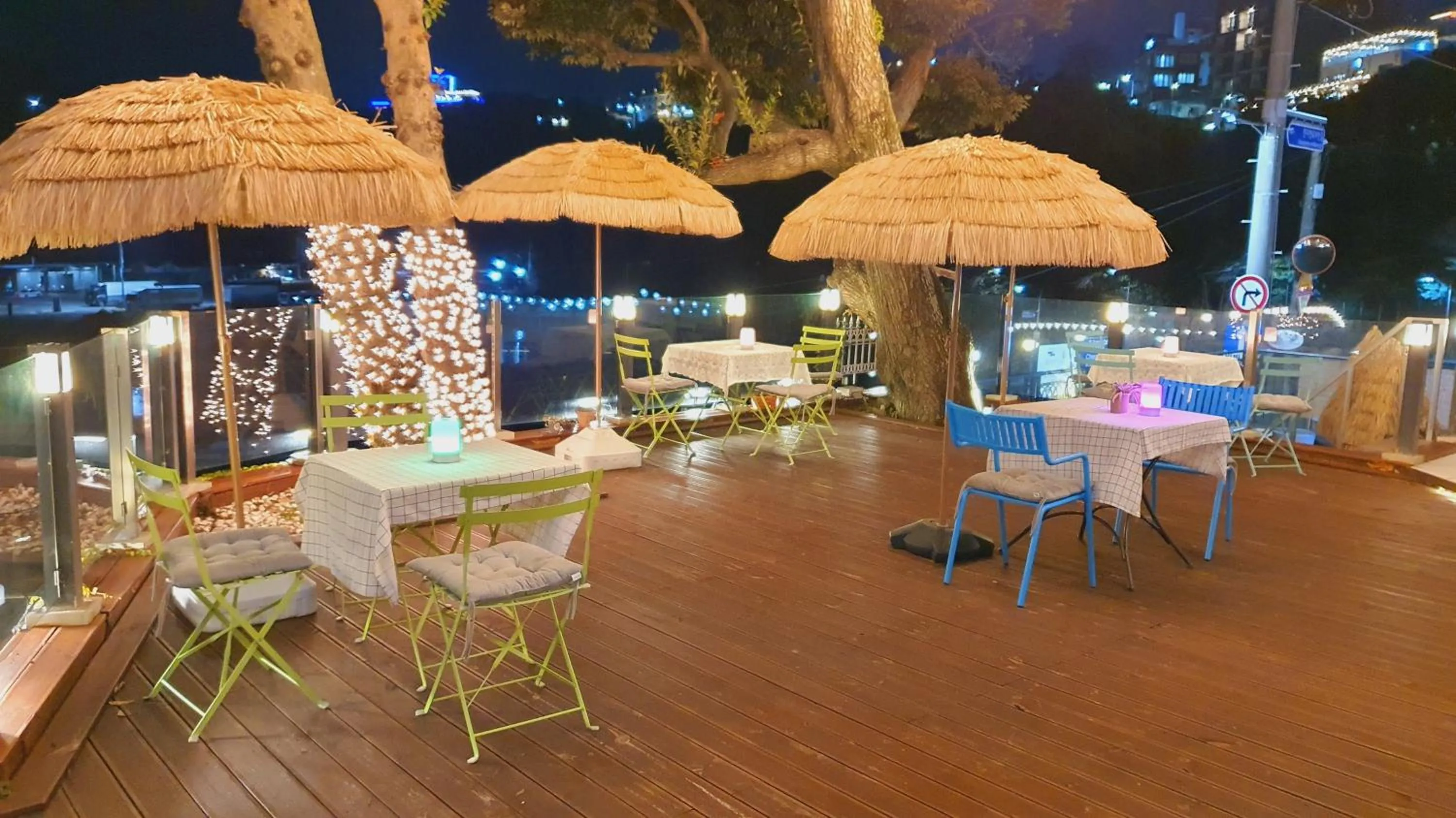 Restaurant/places to eat in Maison de ciel harbor 39