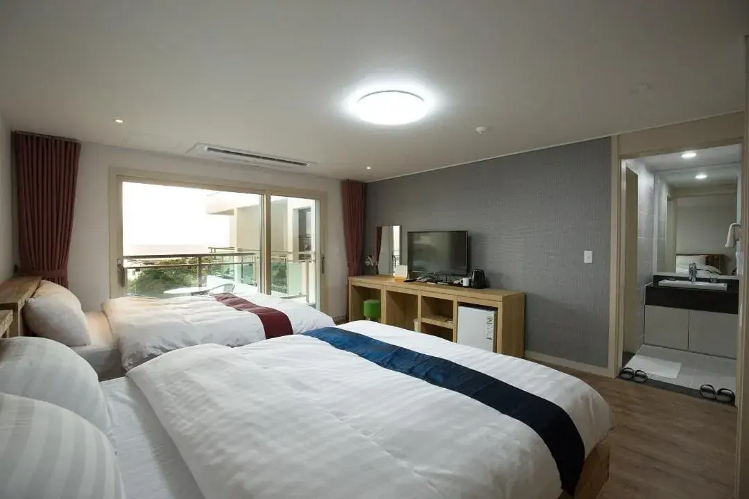 Bed in Cheonjiyeon Crystal Hotel Bed in Cheonjiyeon Crystal Hotel