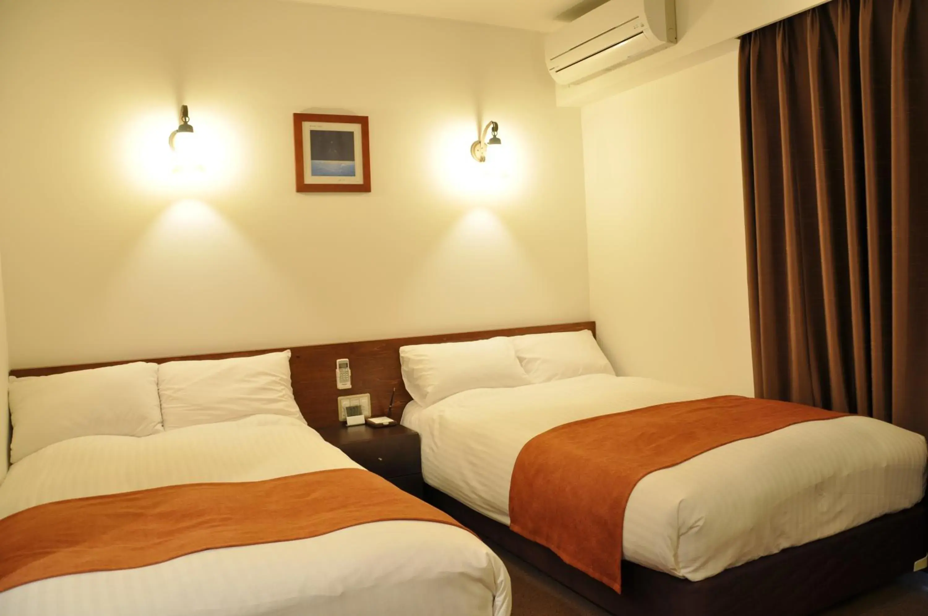 Twin Room - single occupancy - Non-Smoking in Hotel Noah Twin Room - single occupancy - Non-Smoking in Hotel Noah