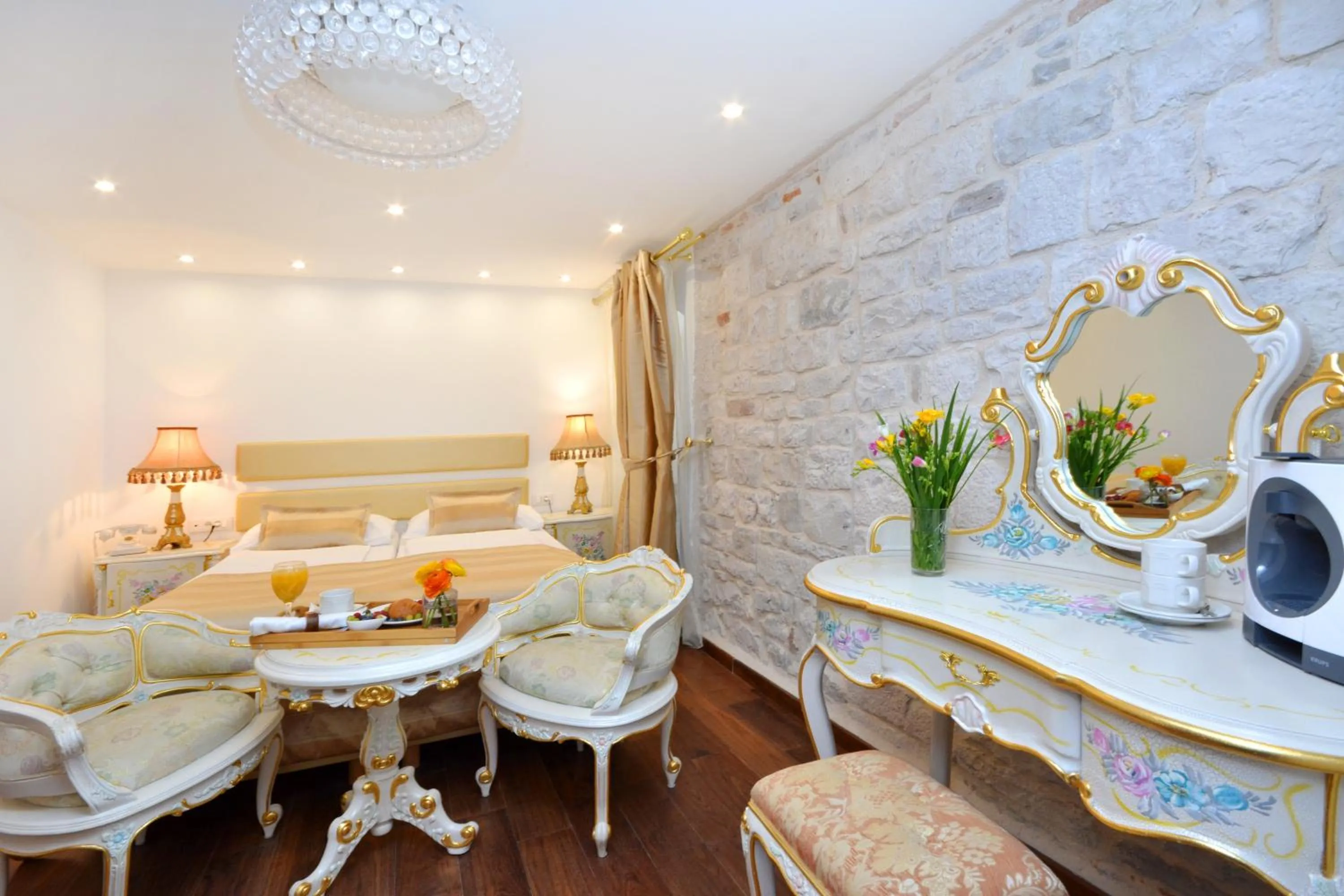 Bedroom, Bed in Jupiter Heritage Hotel