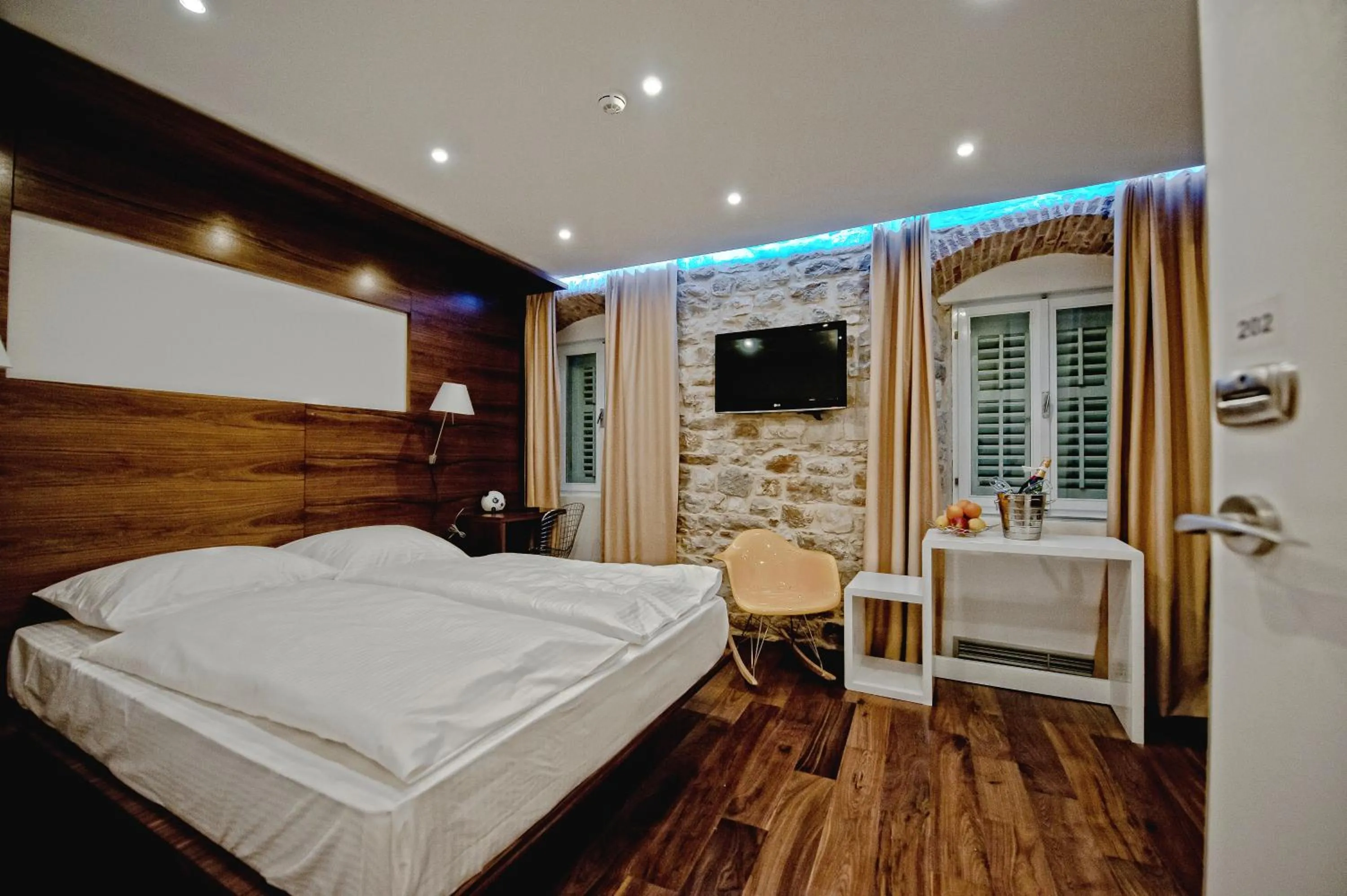 Bed in Jupiter Heritage Hotel