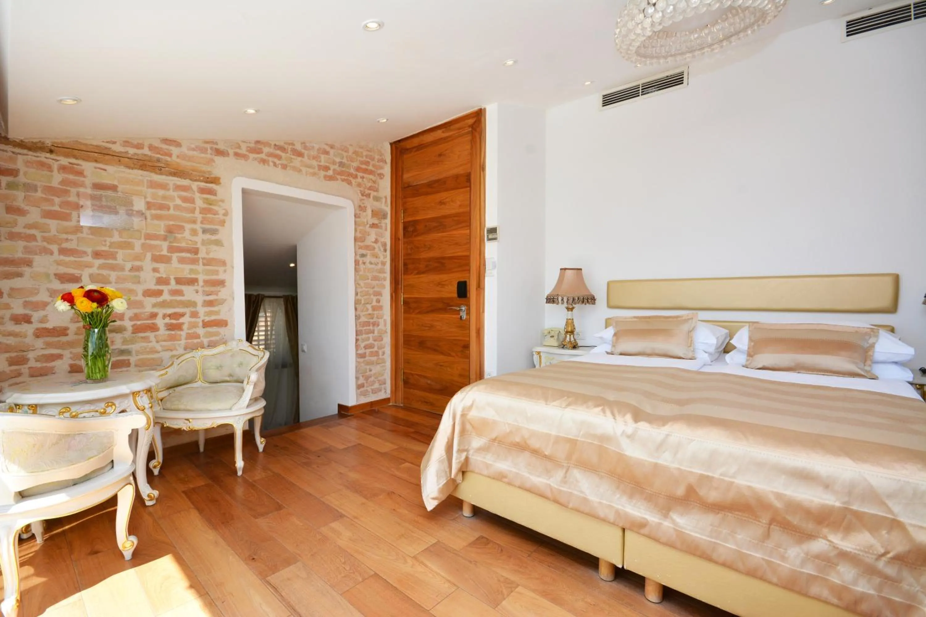 Bedroom, Bed in Jupiter Heritage Hotel