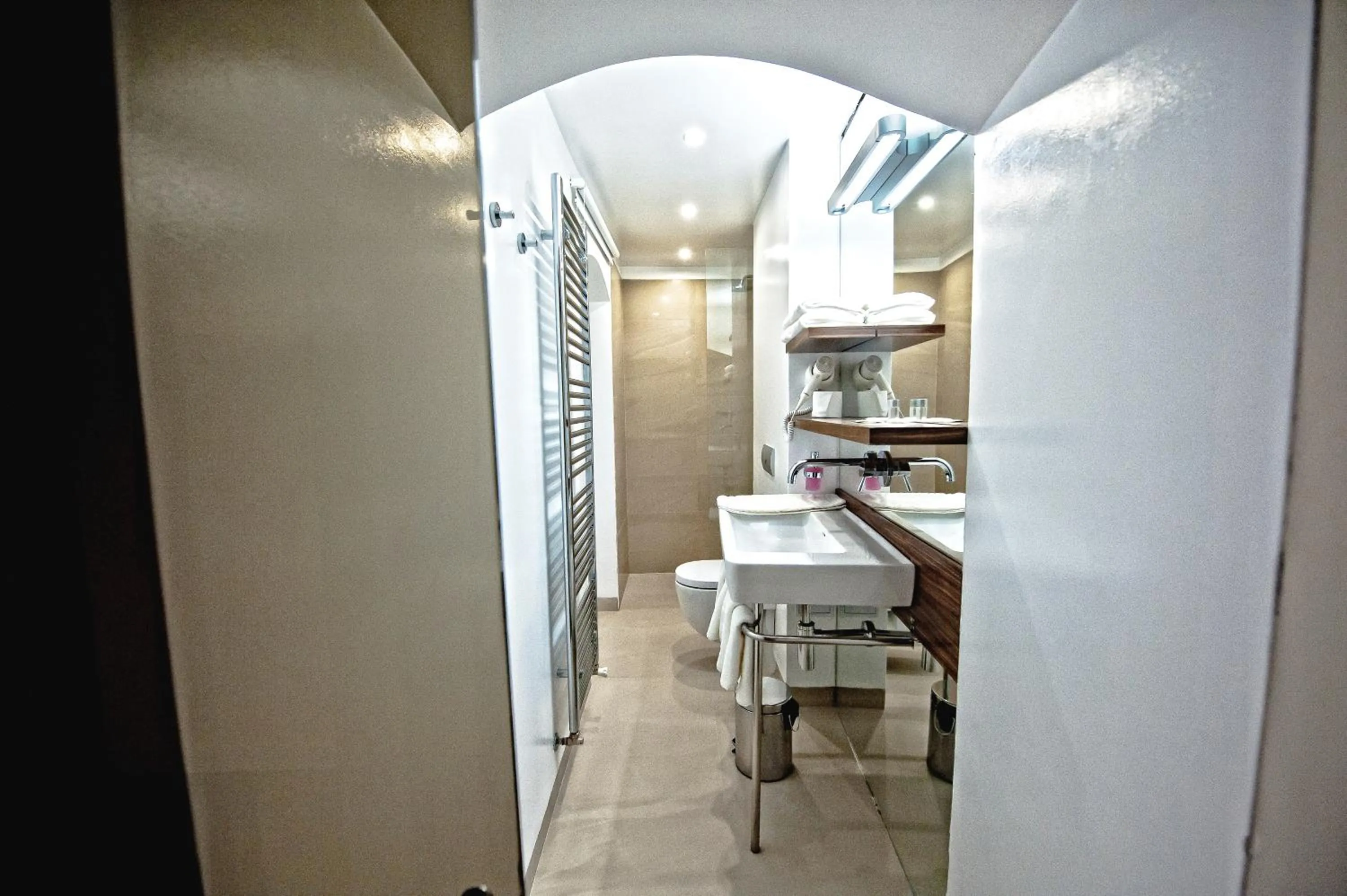 Bathroom in Jupiter Heritage Hotel