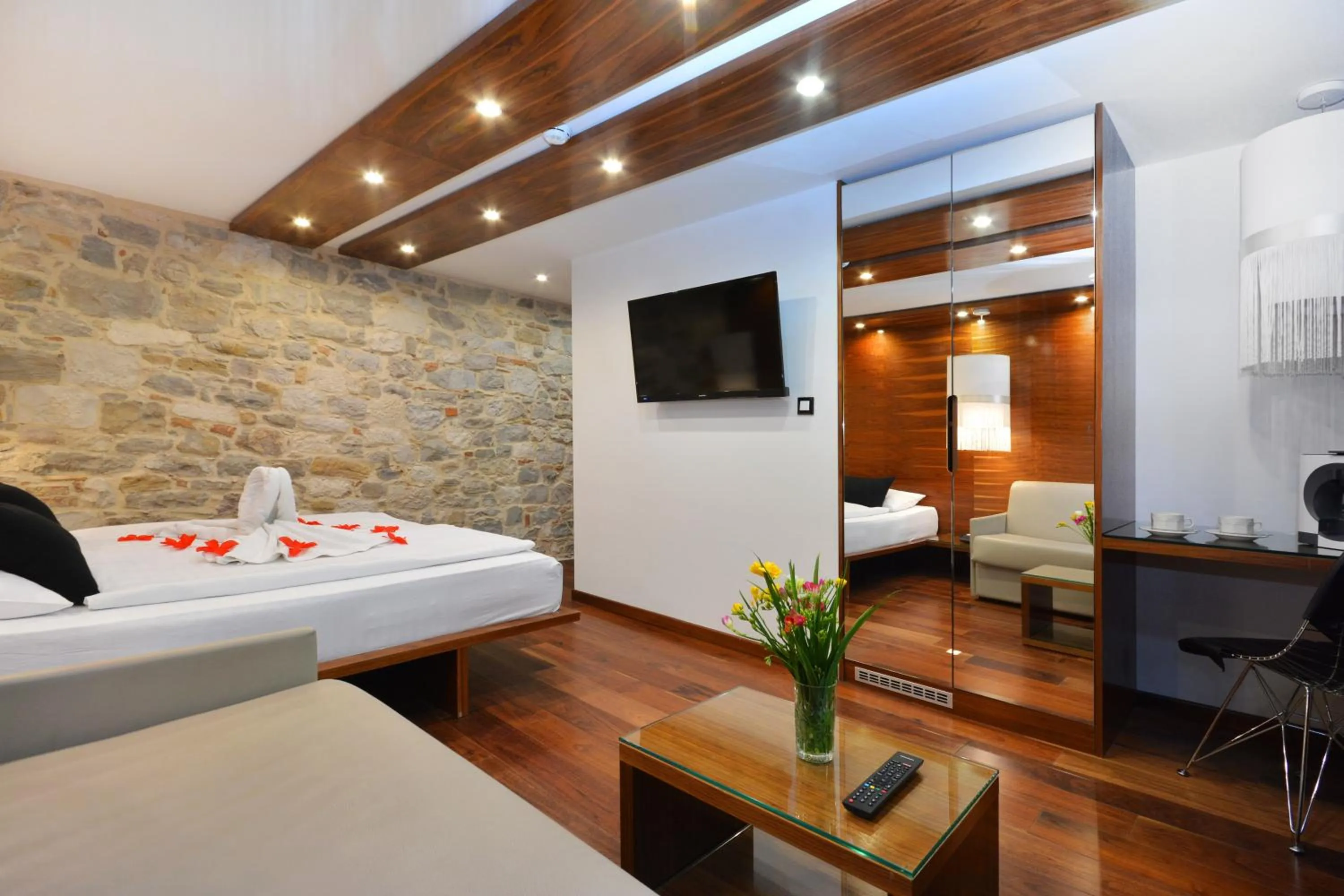 Photo of the whole room, Bed in Jupiter Heritage Hotel