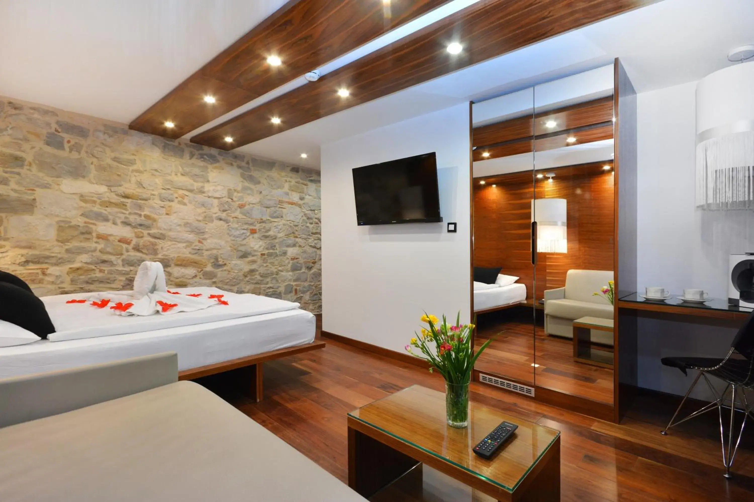 Photo of the whole room, Bed in Jupiter Heritage Hotel Photo of the whole room, Bed in Jupiter Heritage Hotel