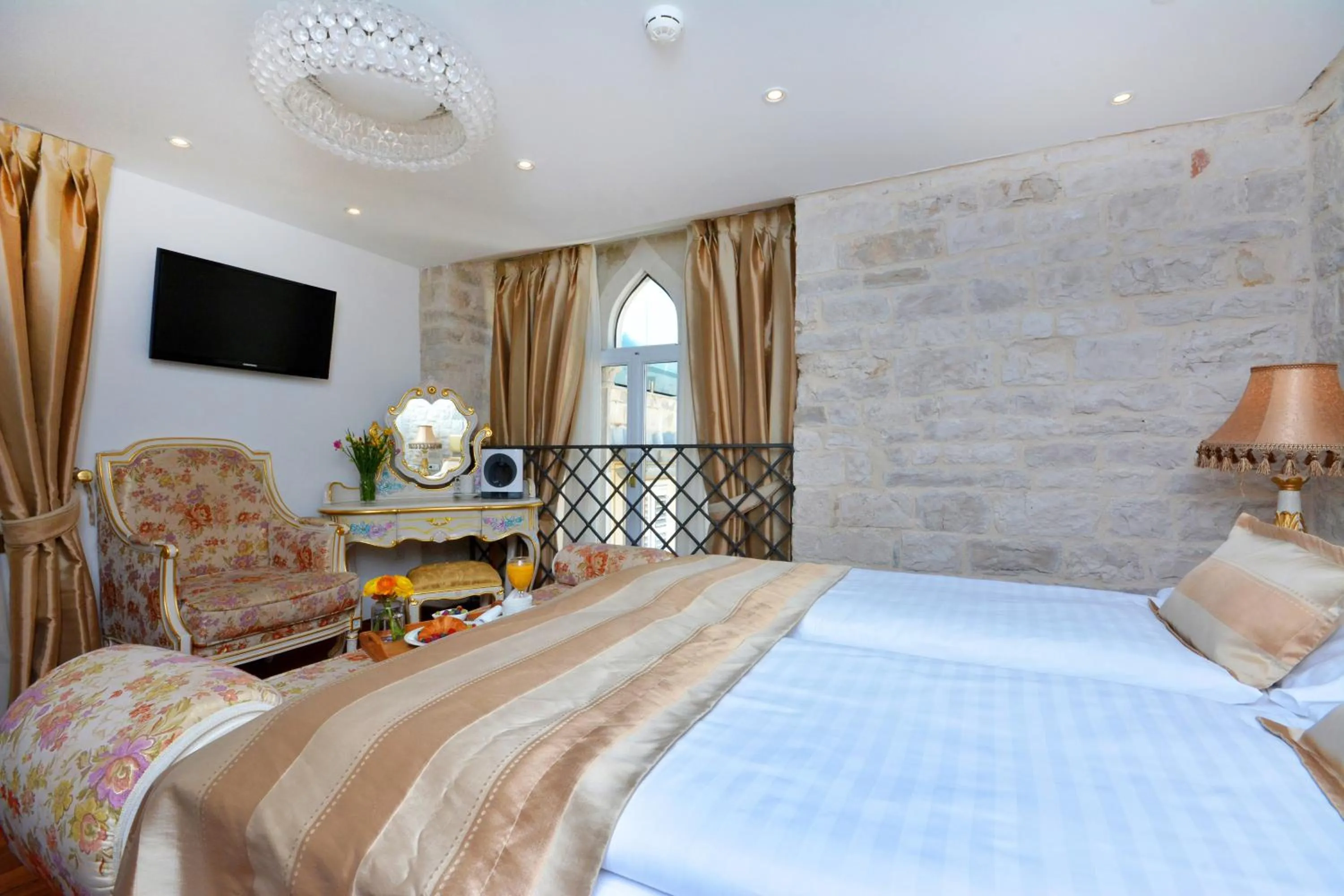 Bedroom, Bed in Jupiter Heritage Hotel