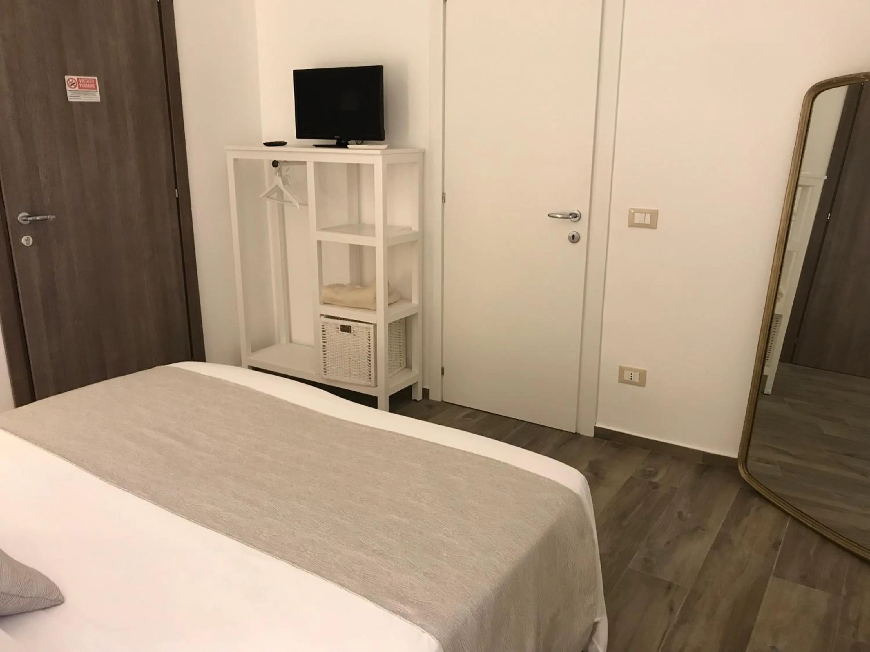 Bedroom, Bed in Hotel Cambogia