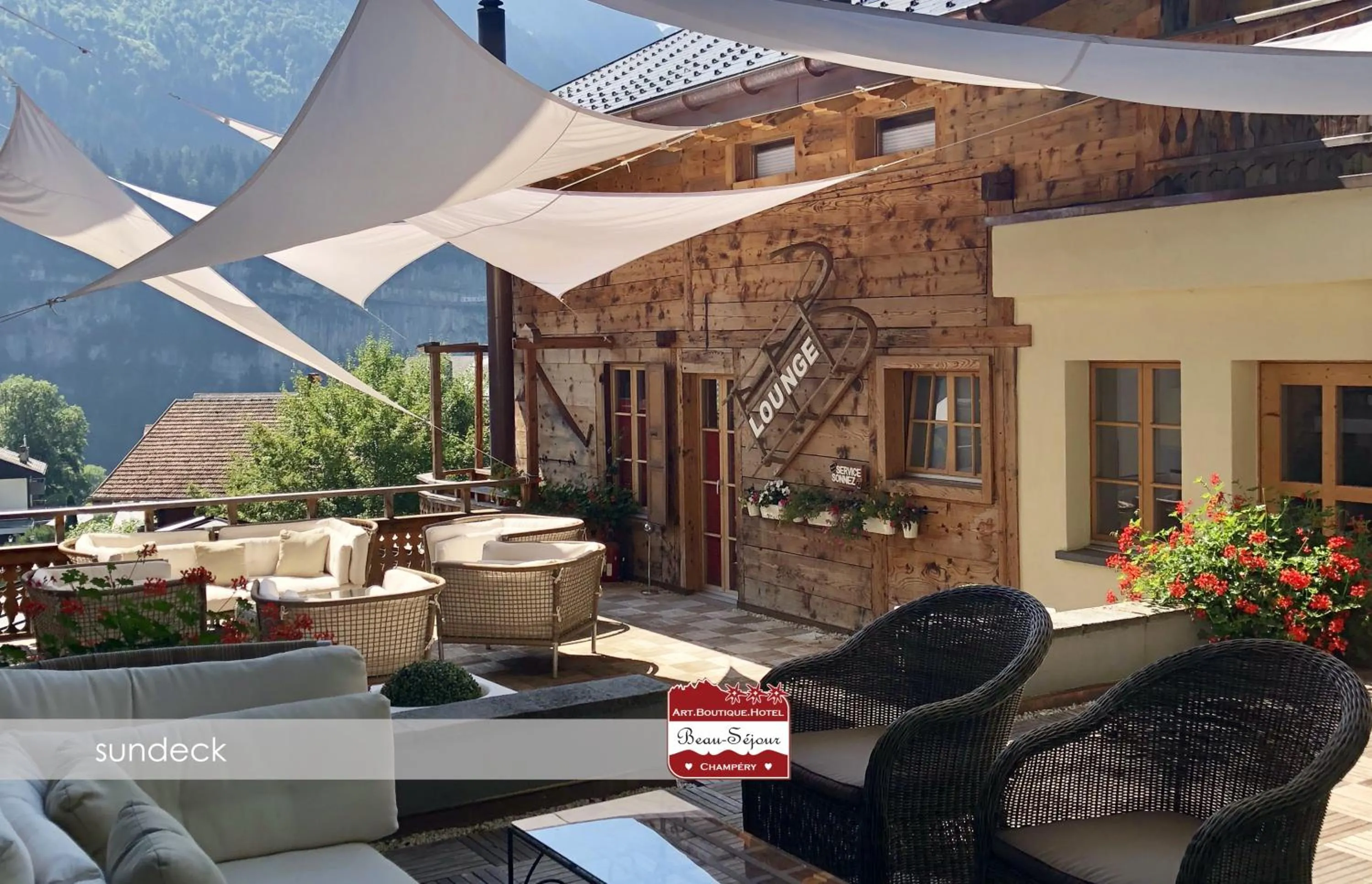 Lounge or bar in Lifestyle Rooms & Suites by Beau-Séjour