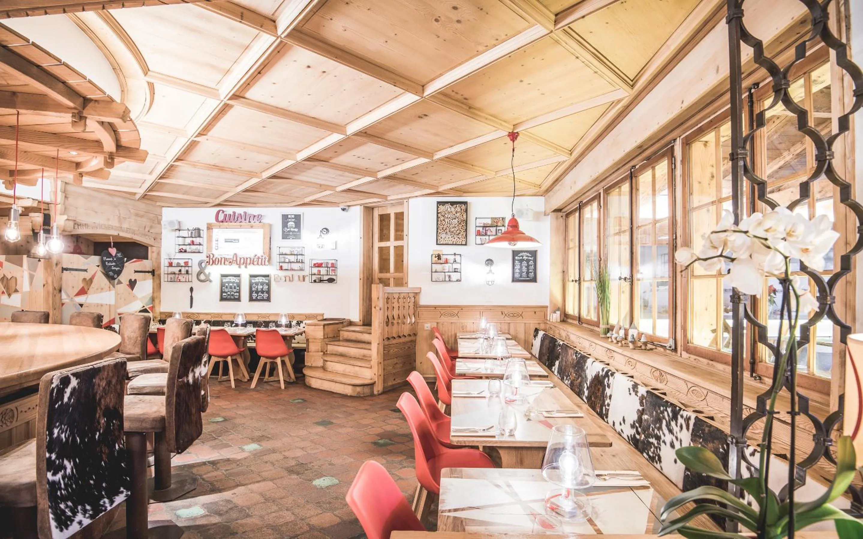 Restaurant/places to eat in Lifestyle Rooms & Suites by Beau-Séjour