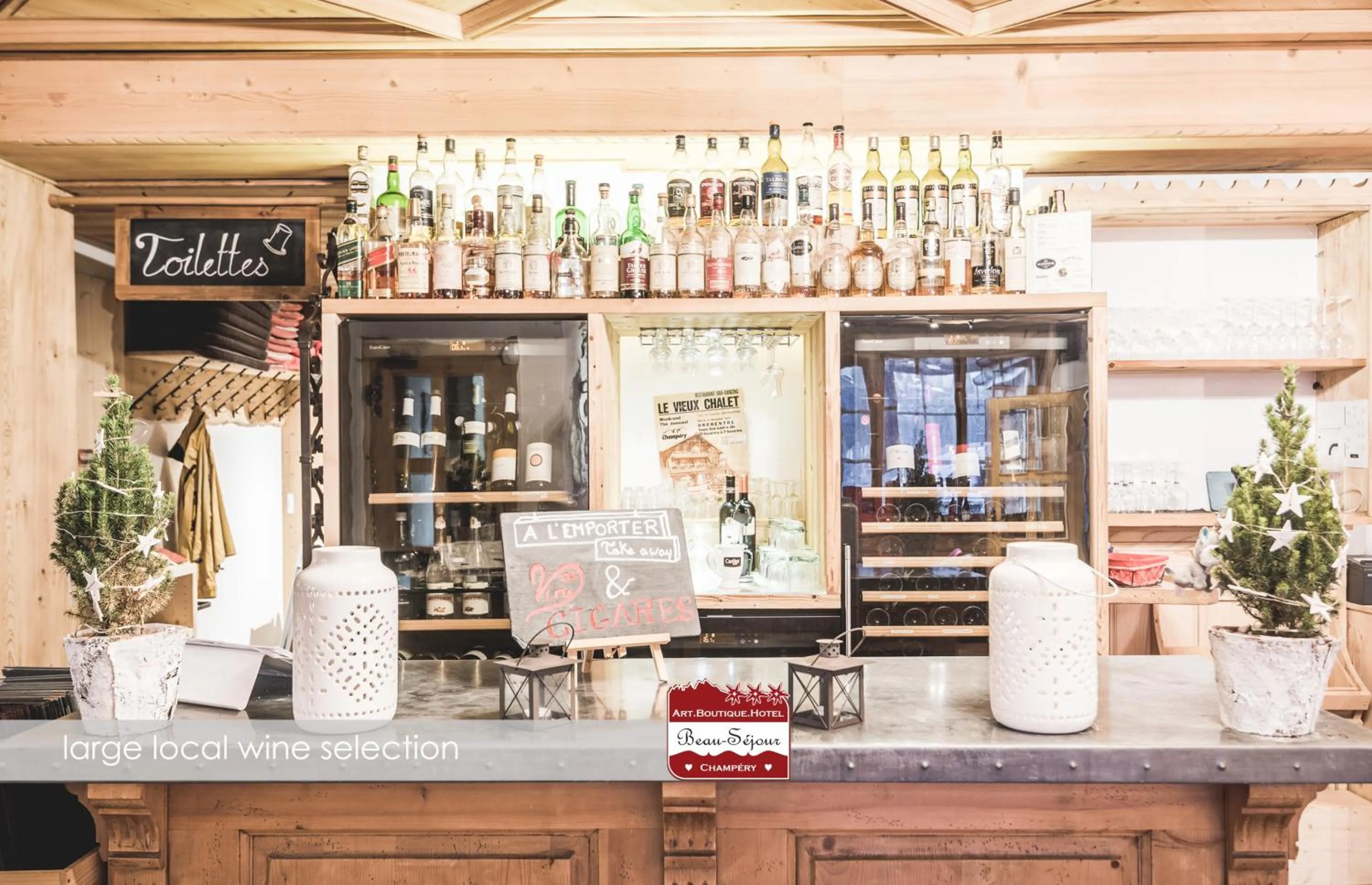 Lounge or bar in Lifestyle Rooms & Suites by Beau-Séjour