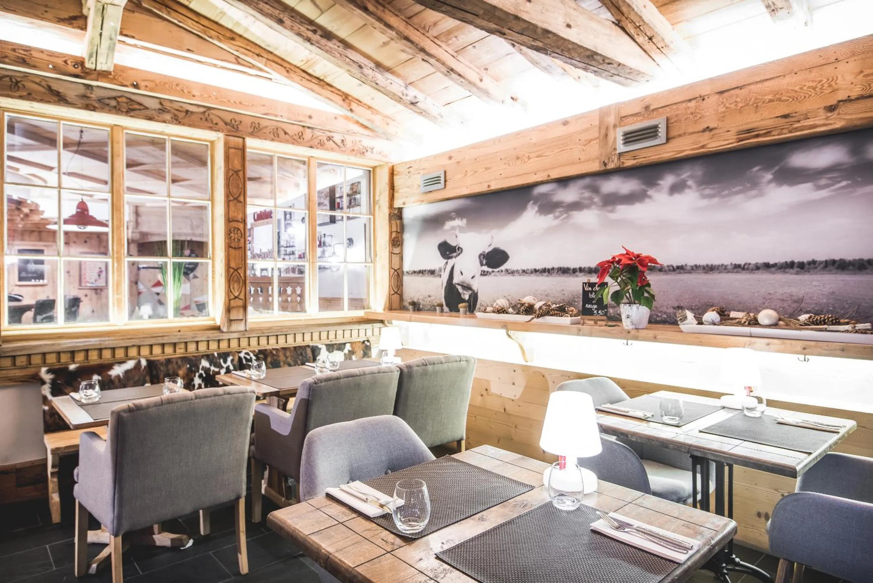 Restaurant/places to eat in Lifestyle Rooms & Suites by Beau-Séjour