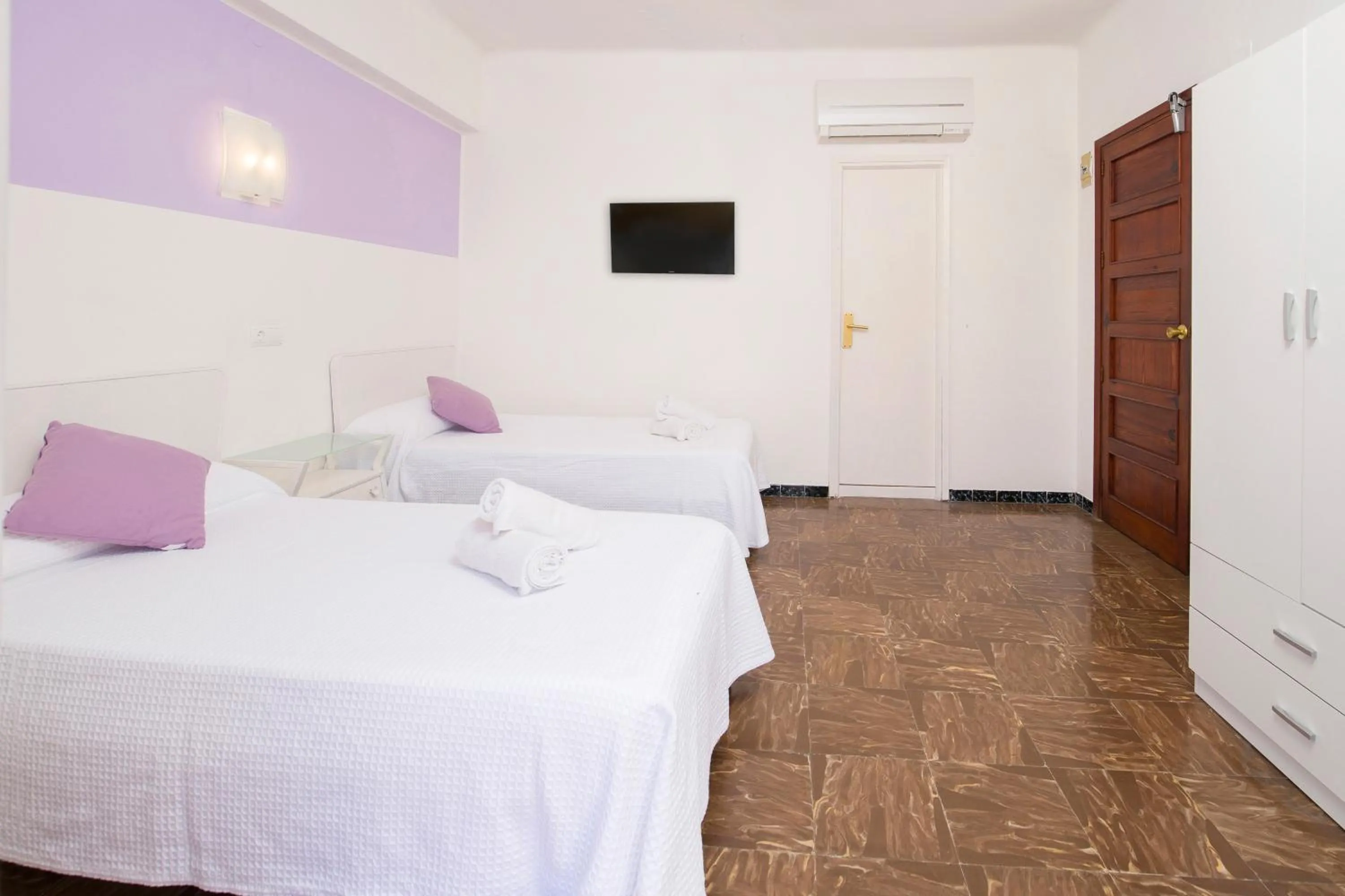 Bed in Hostal Alicante