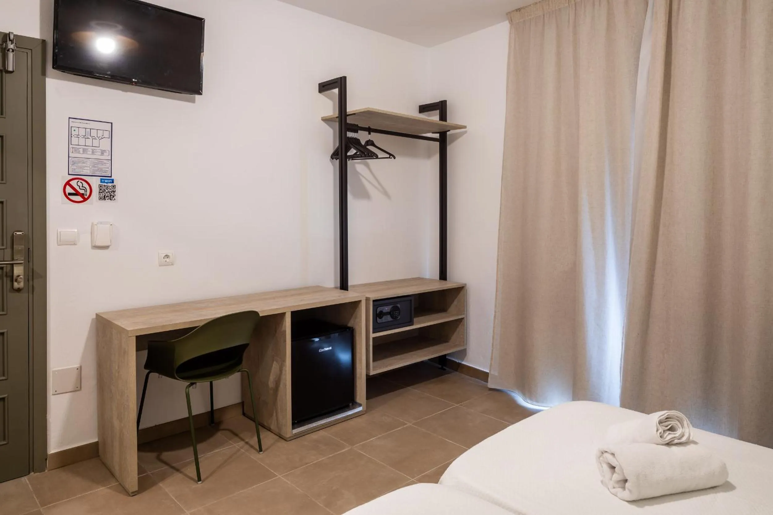 Bed in Hostal Alicante