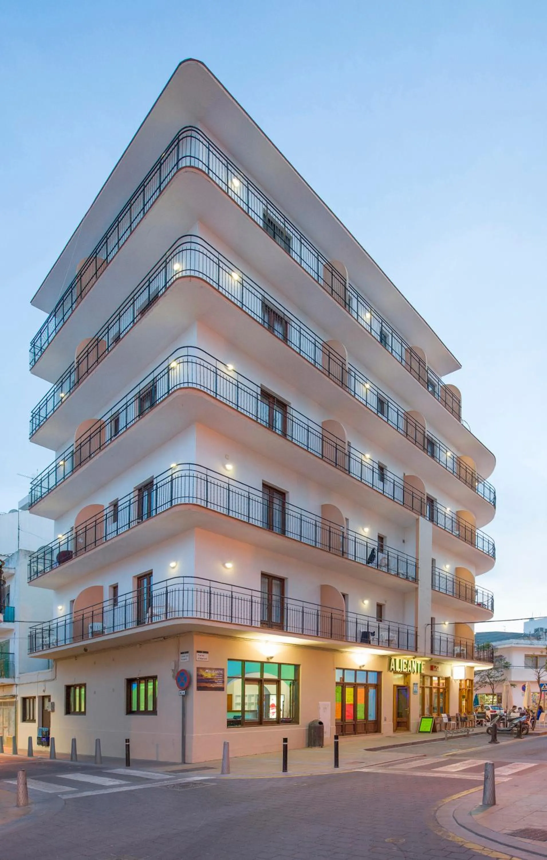 Property building in Hostal Alicante