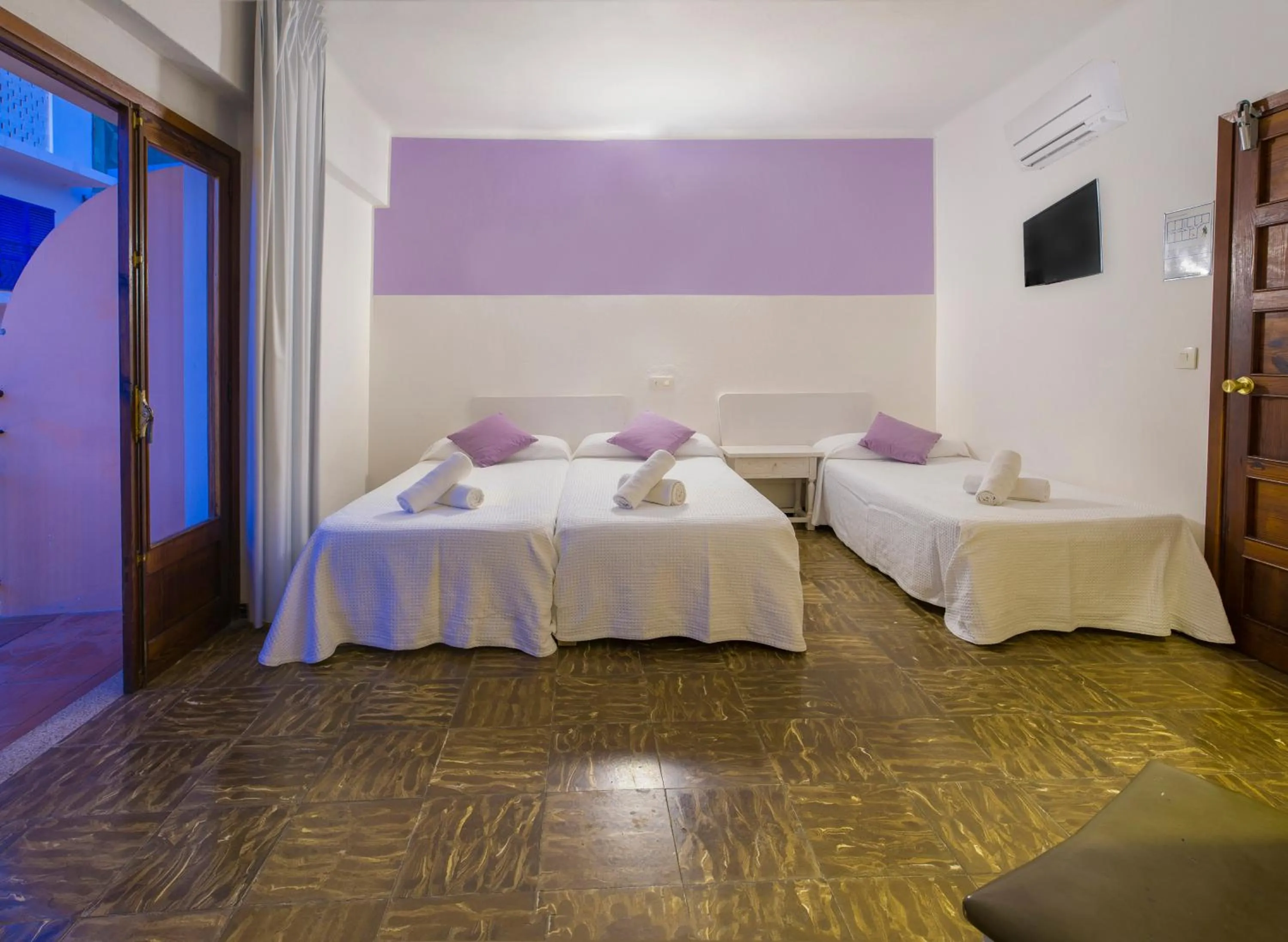 Bed in Hostal Alicante