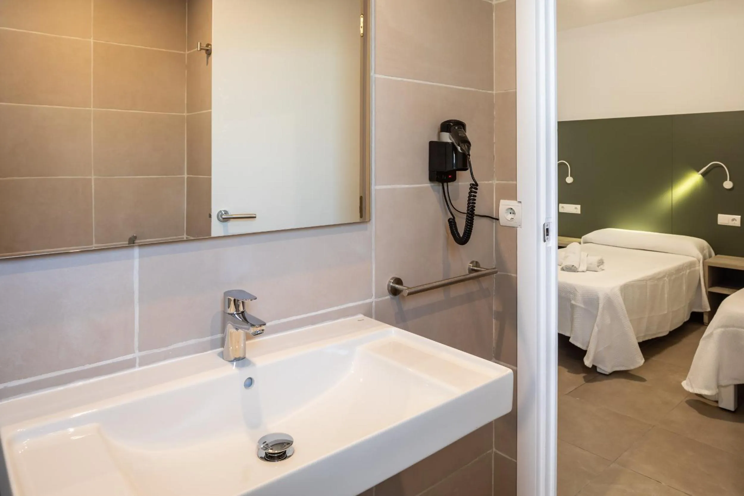 Bathroom in Hostal Alicante