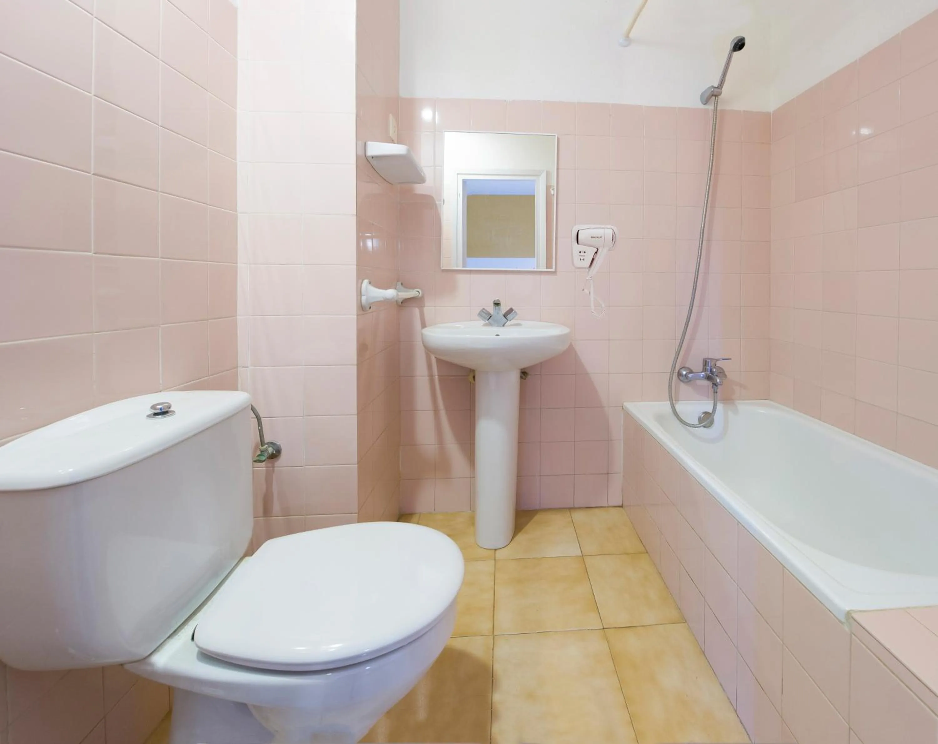 Shower in Hostal Alicante