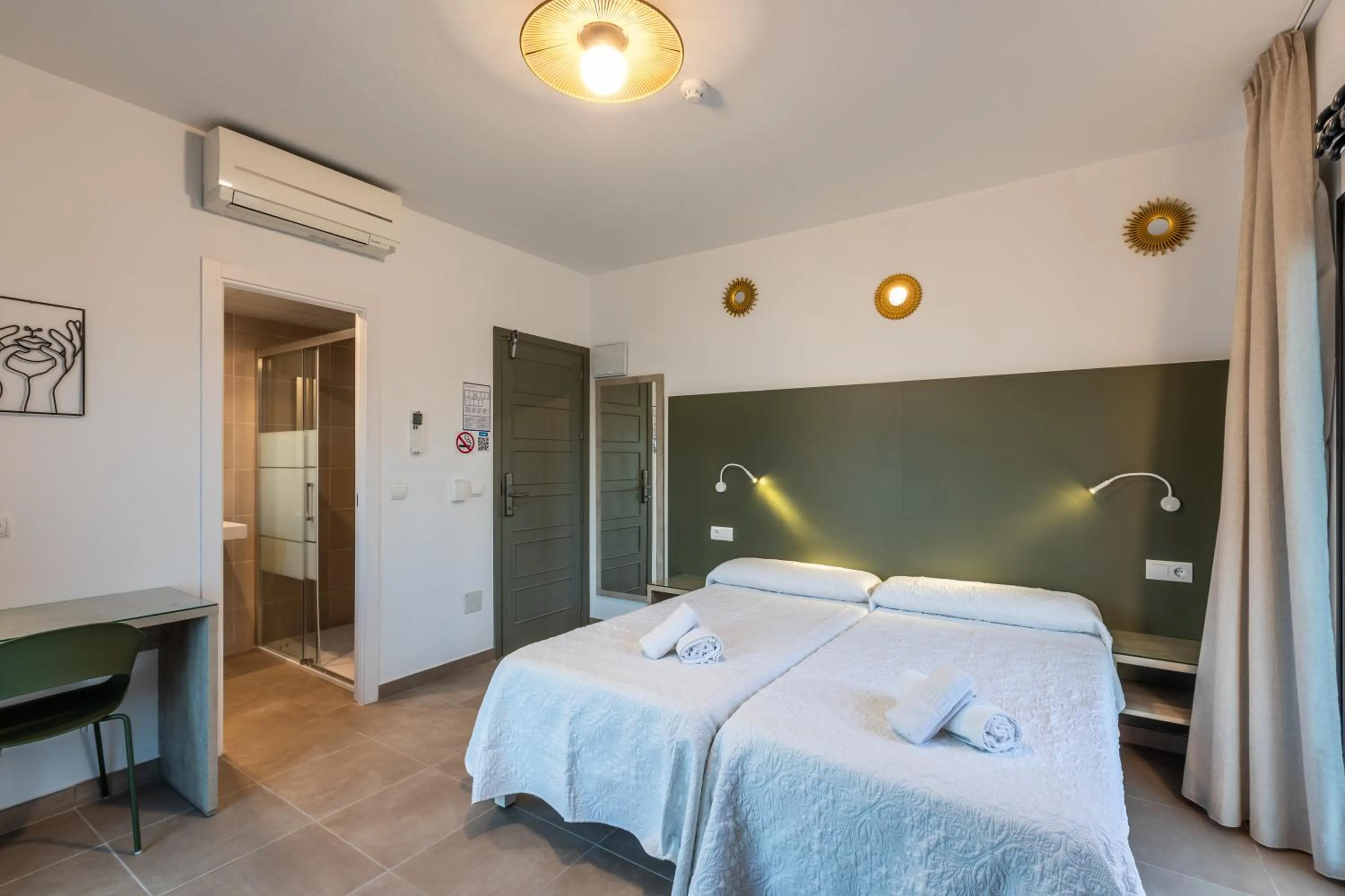 Bed in Hostal Alicante