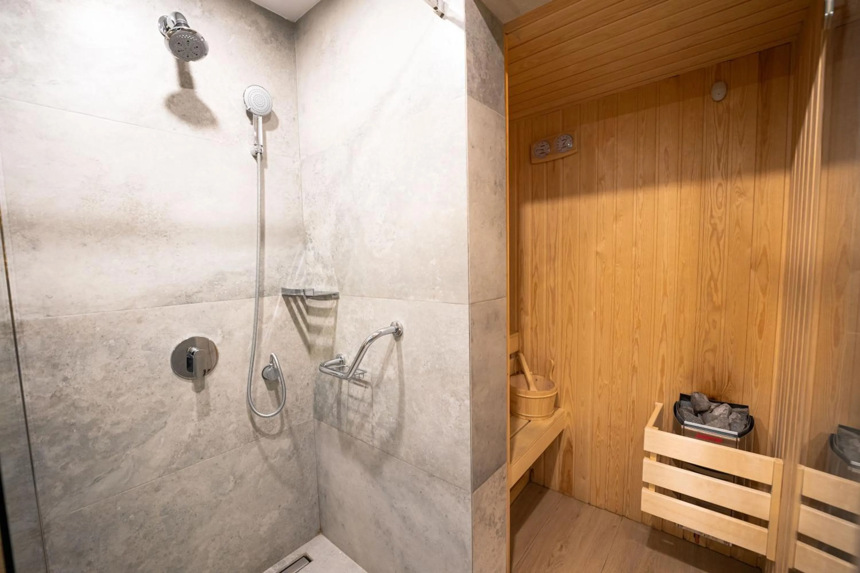 Shower in Mandachi Hotel & SPA