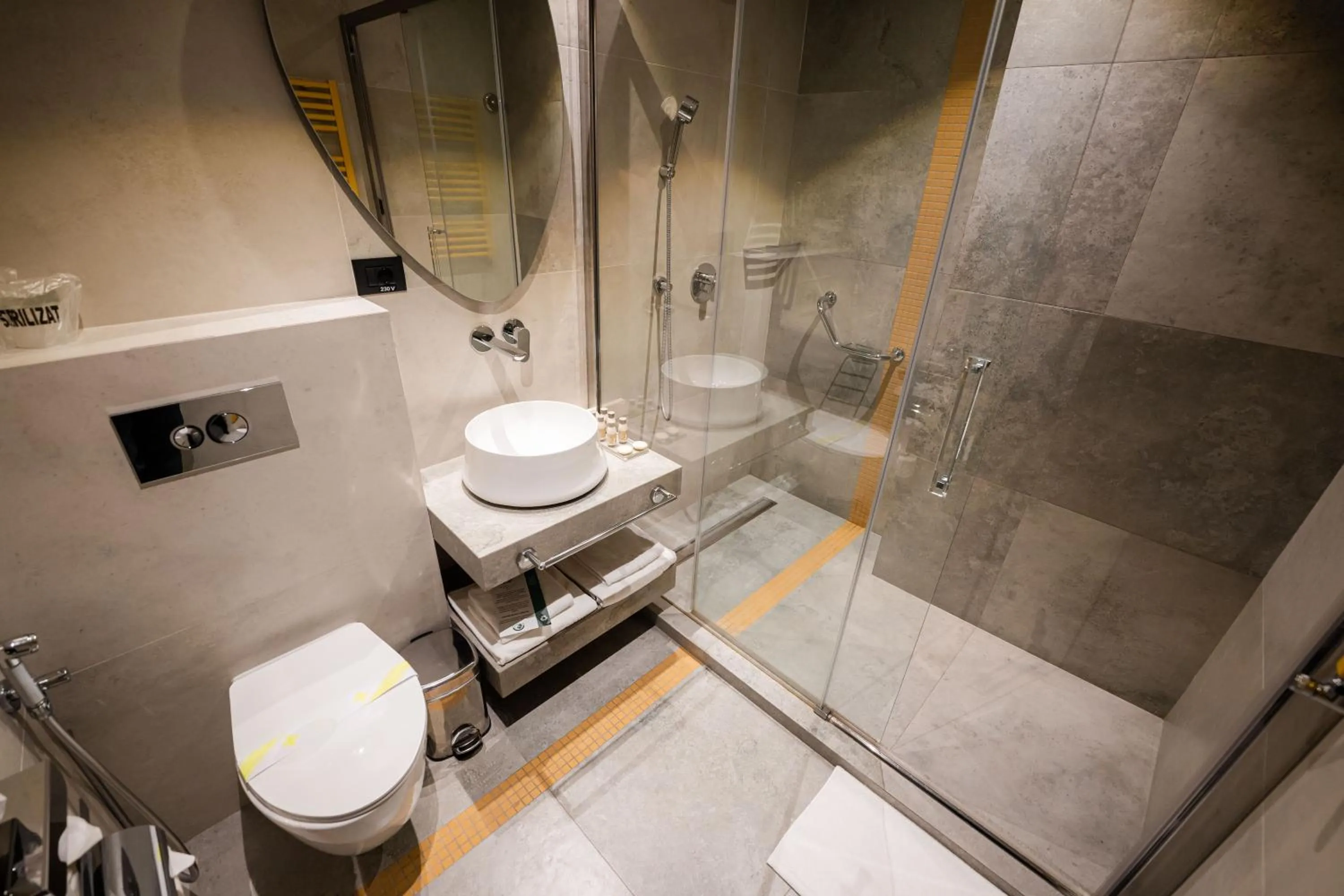 Shower in Mandachi Hotel & SPA