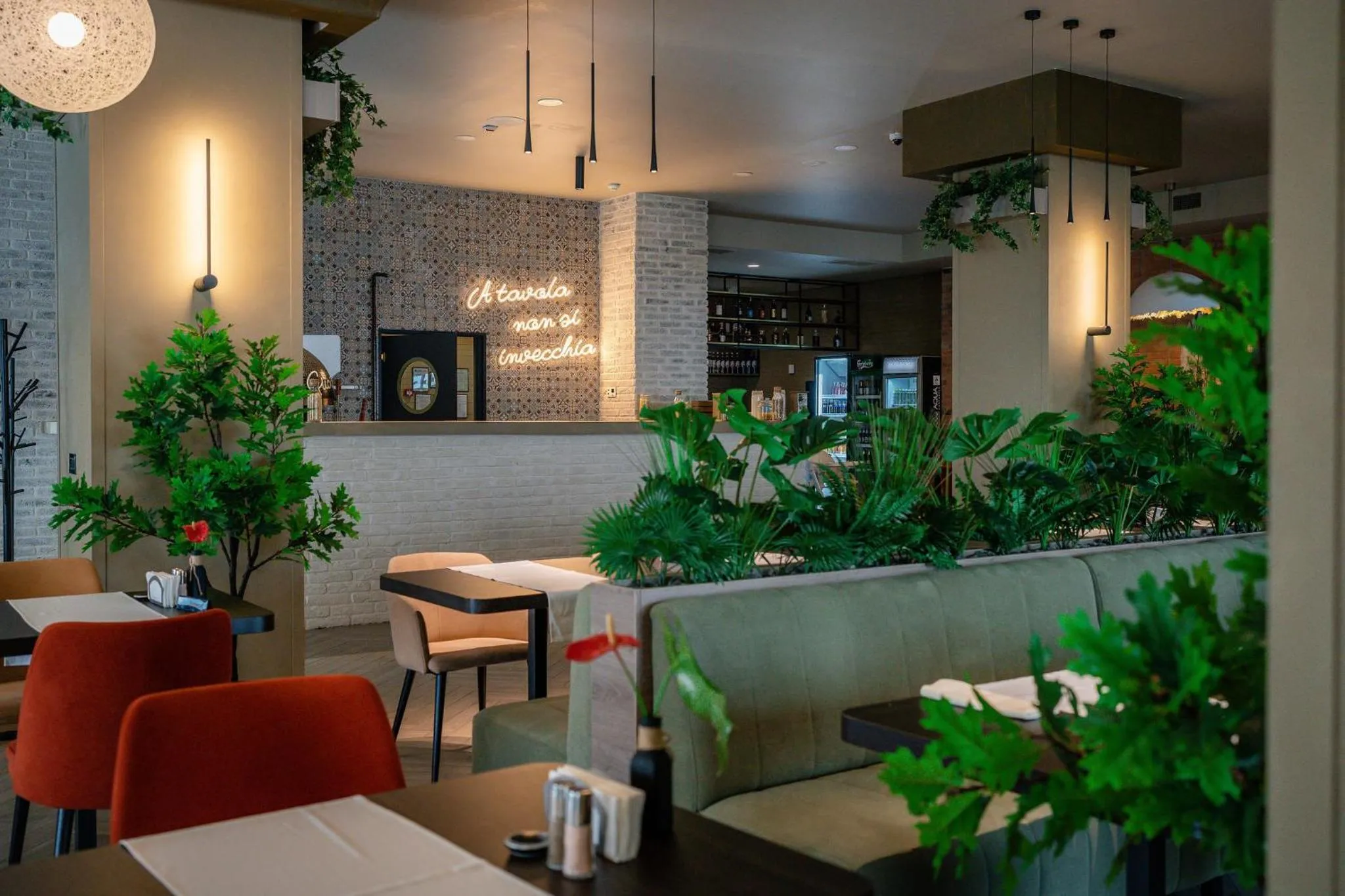 Restaurant/places to eat in Mandachi Hotel & SPA