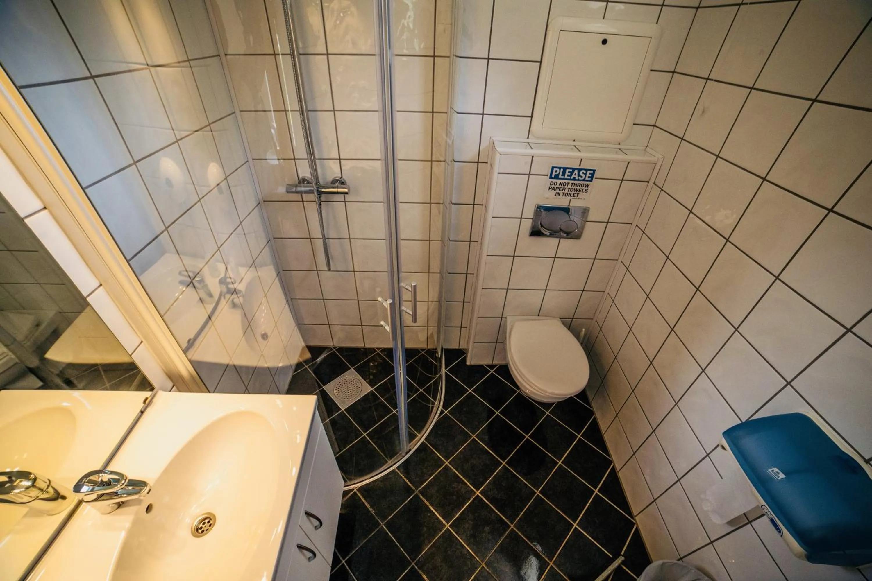 Shower in Gudvangen Budget Hotel